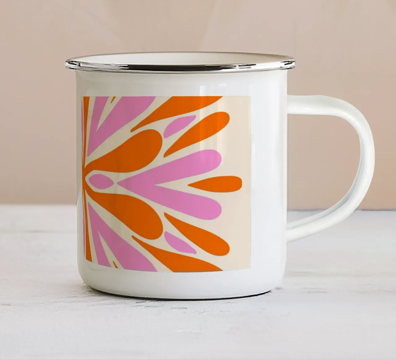 Petali di simmetria moderna - Arancione e rosa tazza in smalto da Wackapacka
