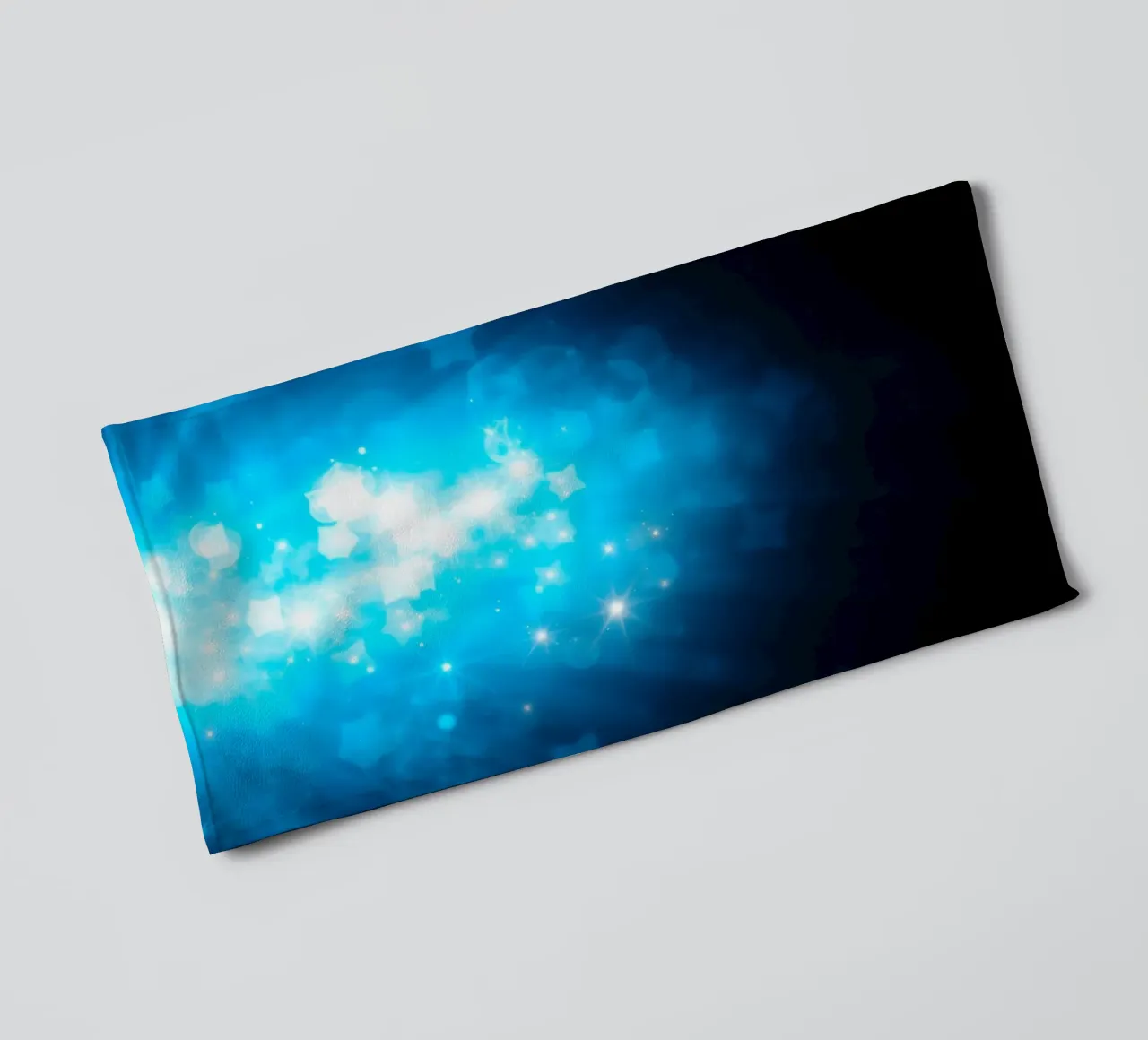 Disegno di sfondo astratto blu brillante con effetto scintillante asciugamano da bagno da DesignDoodle