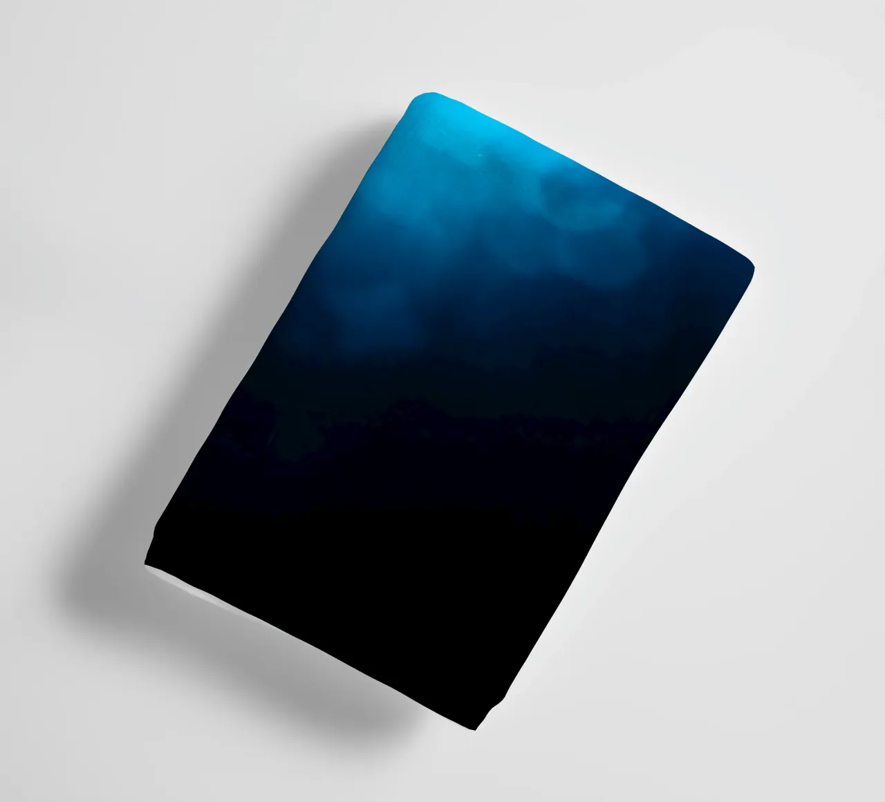Disegno di sfondo astratto blu brillante con effetto scintillante asciugamano da bagno da DesignDoodle