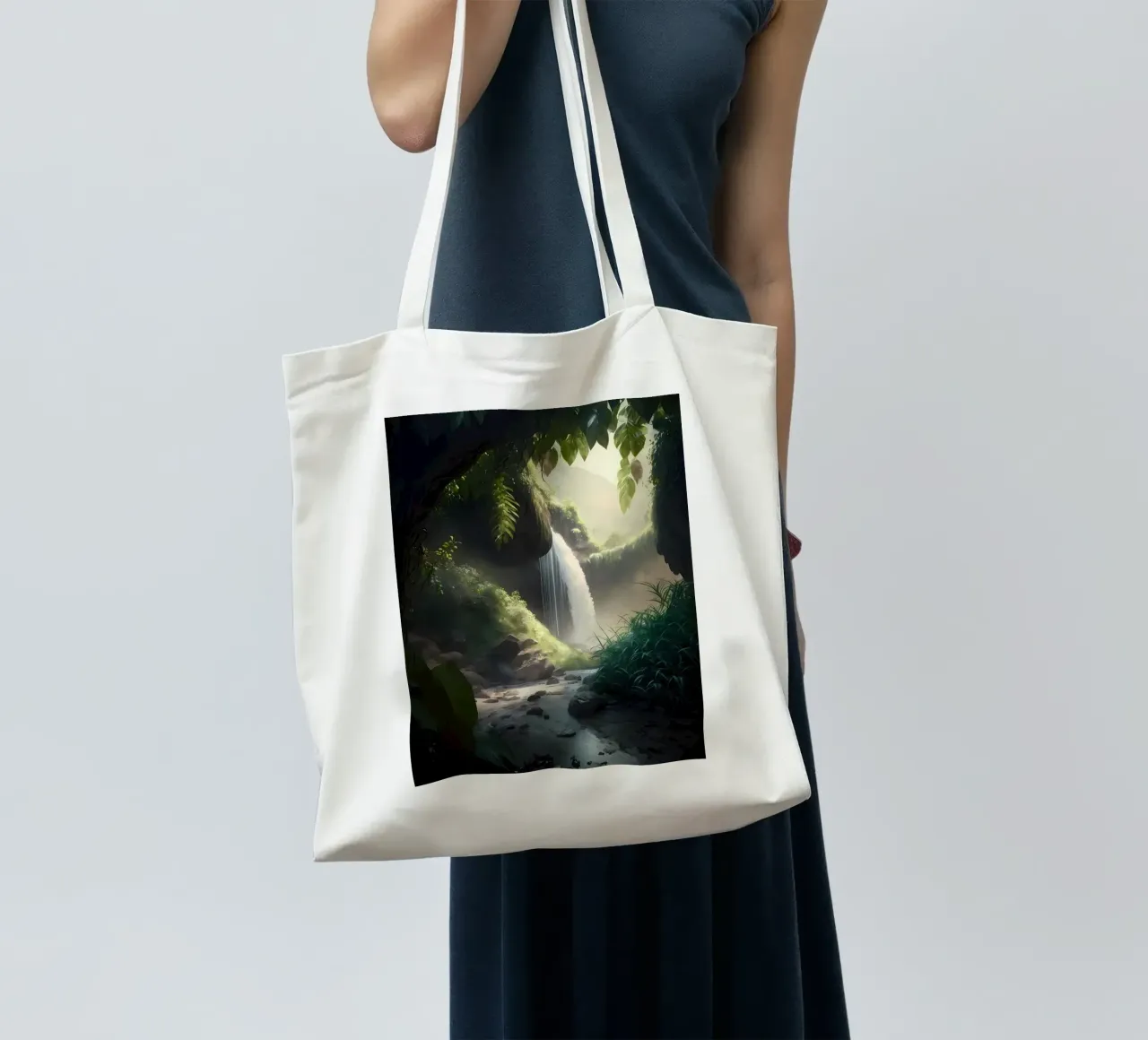 Chute d'eau dans la forêt tote bag de Mikesell