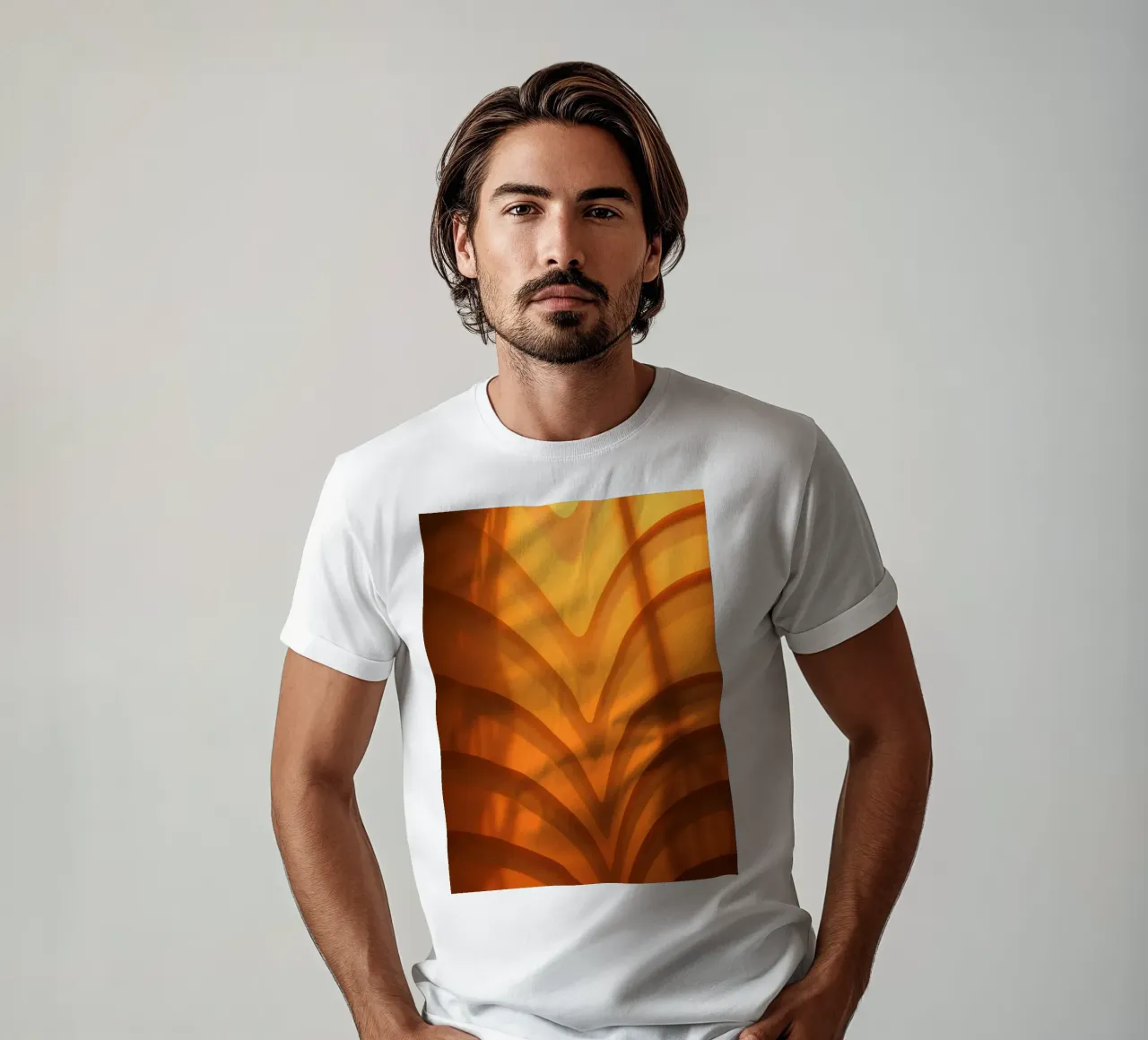 Calde onde astratte e ombre creano una carta da parati accattivante t-shirt da DesignDoodle