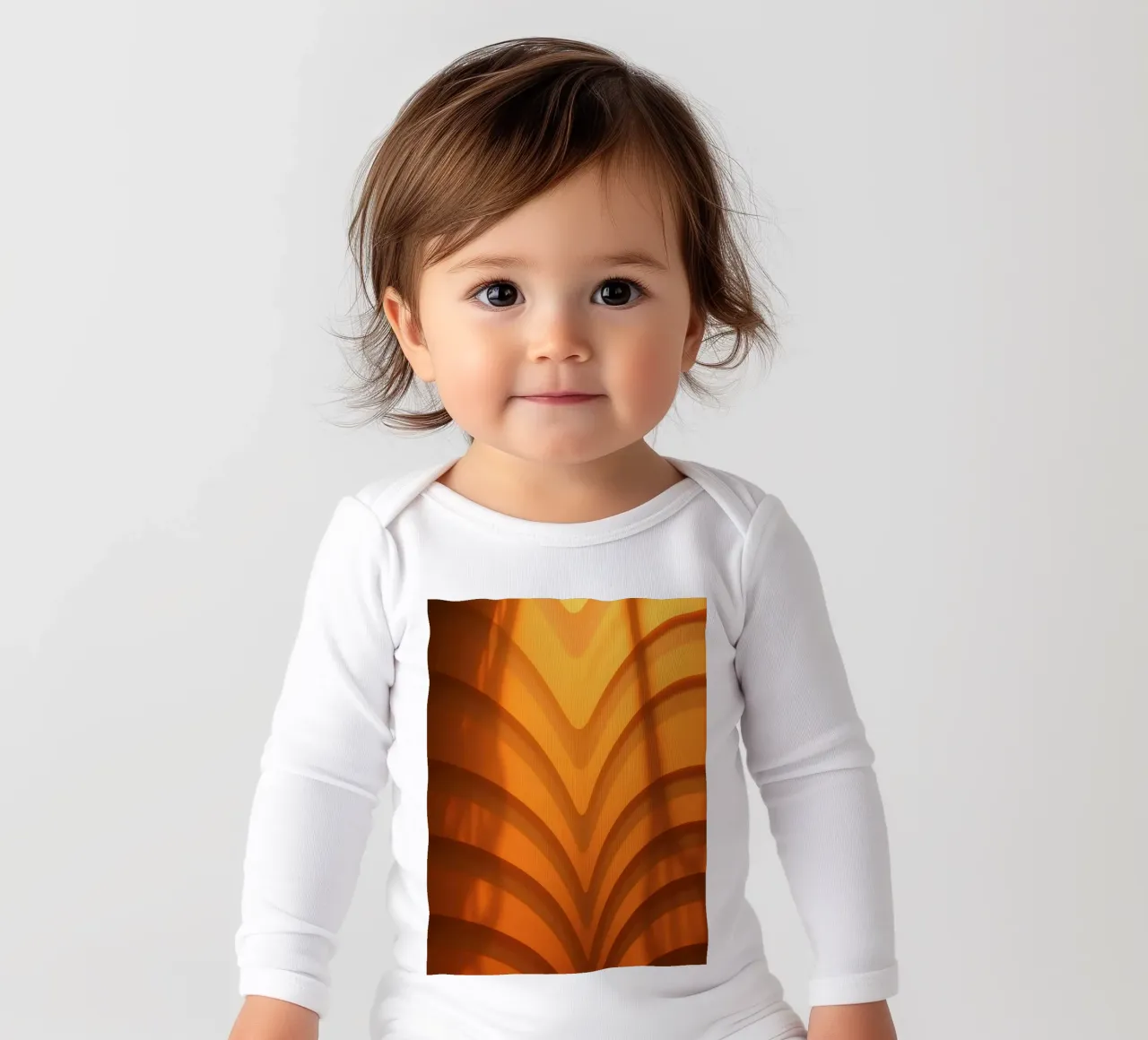 Warme abstrakte Wellen und Schatten schaffen eine fesselnde Tapete Langarm Babybody von DesignDoodle