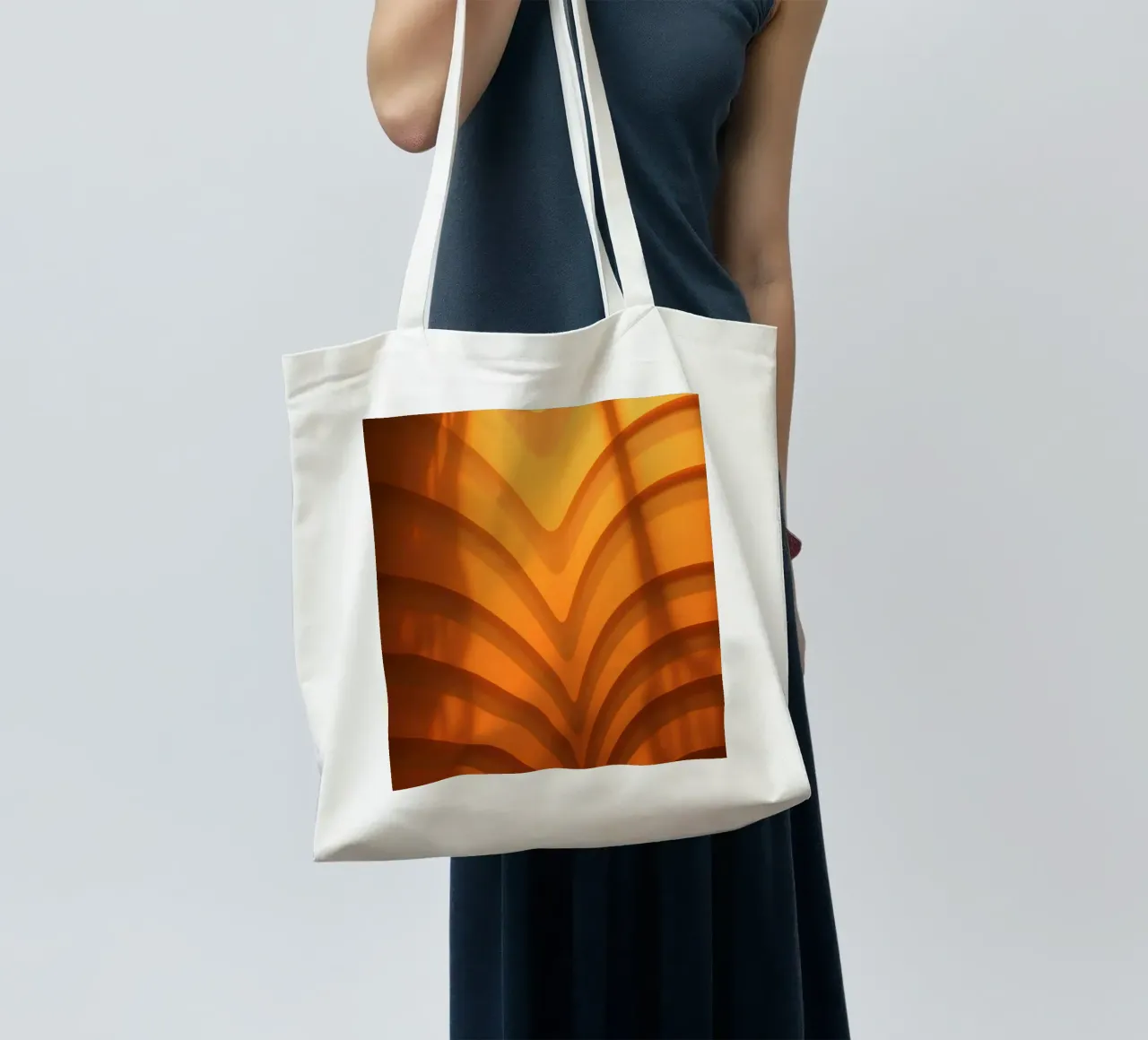 Warme abstrakte Wellen und Schatten schaffen eine fesselnde Tapete Jutebeutel von DesignDoodle