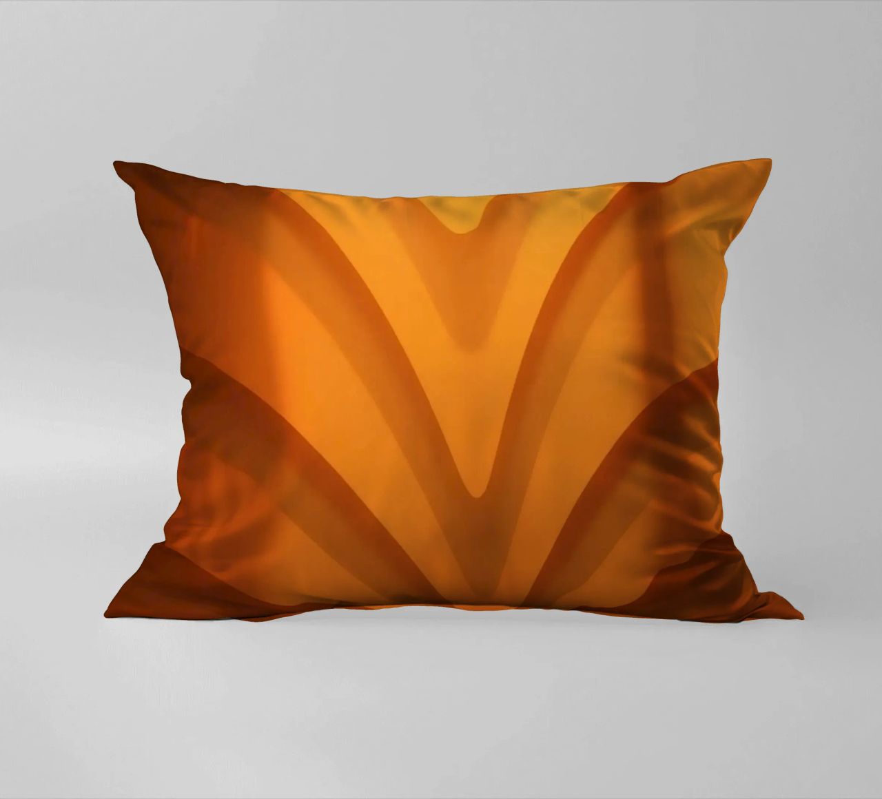 Warme abstracte golven en schaduwen creëren boeiend behang kussen van DesignDoodle