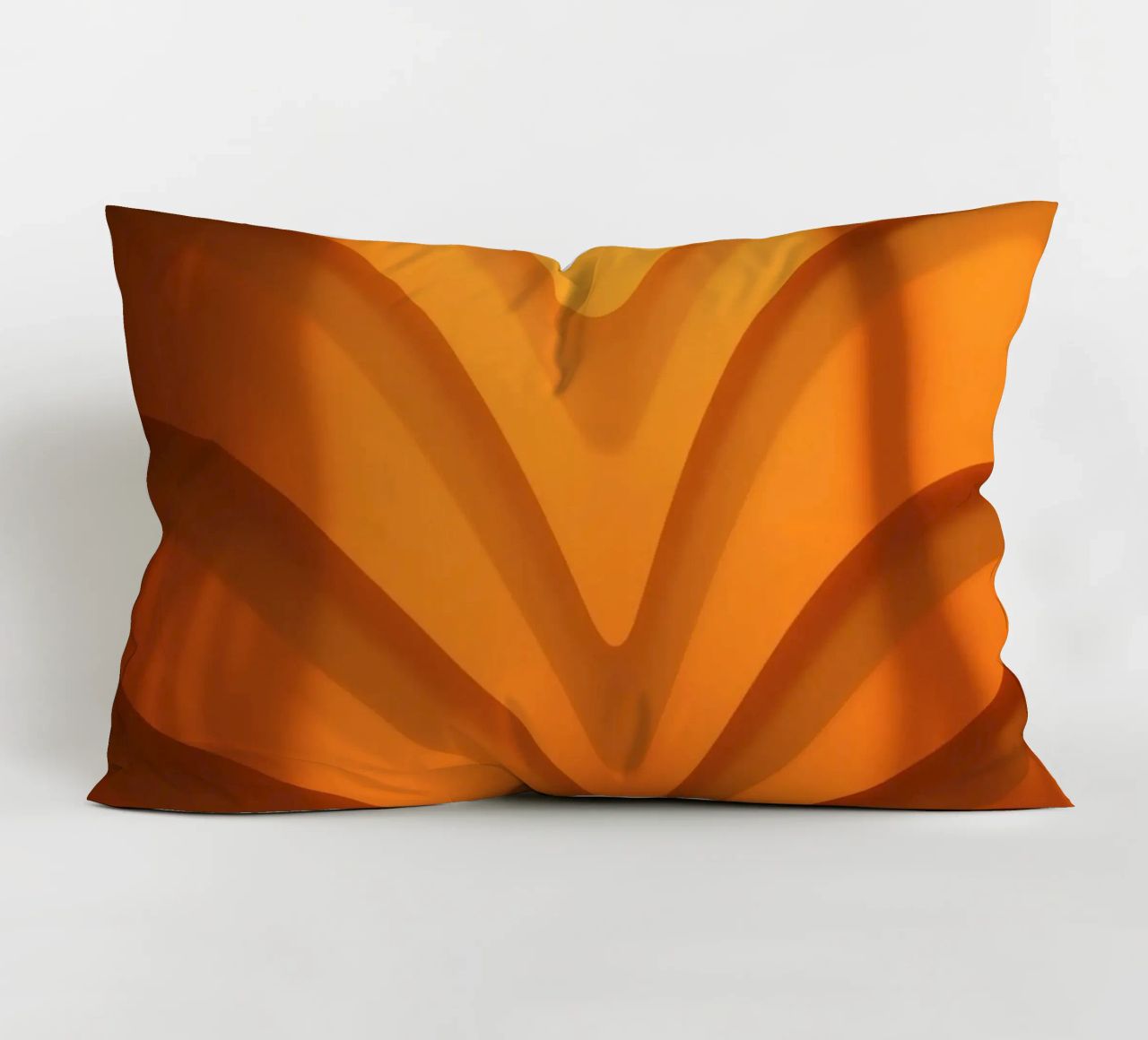 Warme abstracte golven en schaduwen creëren boeiend behang kussen van DesignDoodle