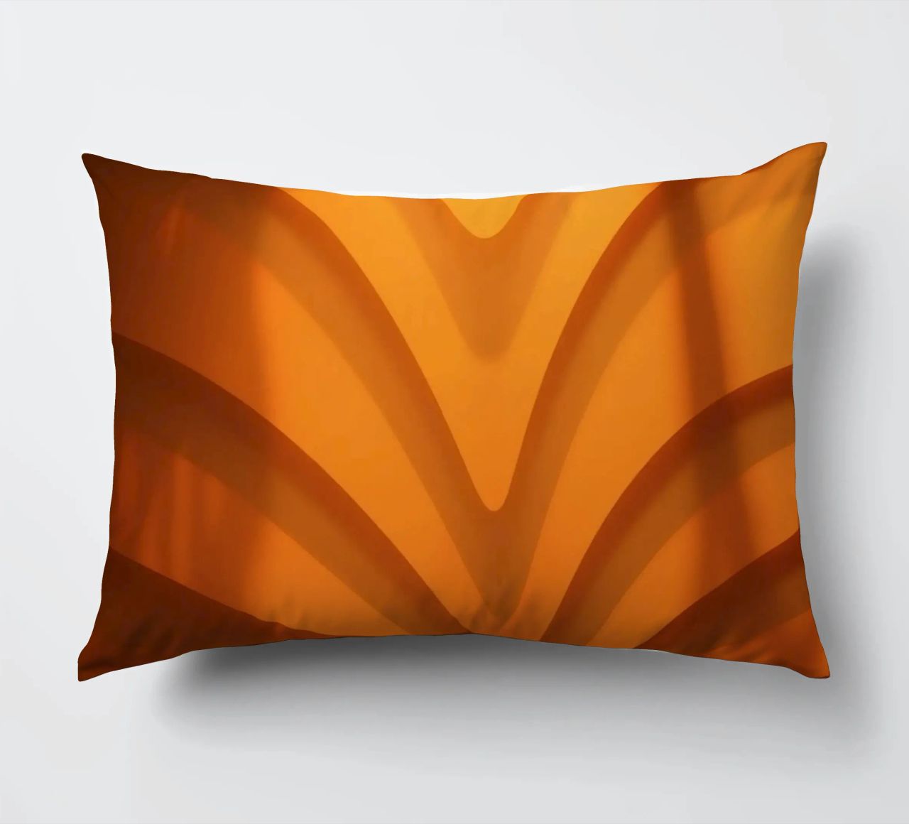 Warme abstracte golven en schaduwen creëren boeiend behang kussen van DesignDoodle