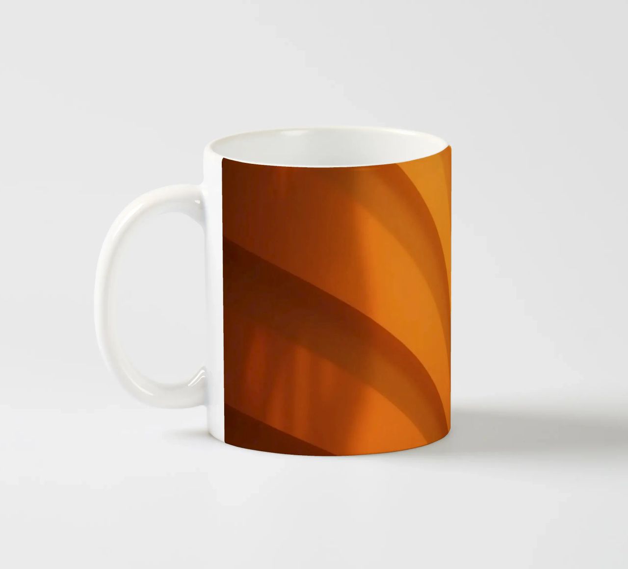 Warme abstracte golven en schaduwen creëren boeiend behang keramische mok van DesignDoodle