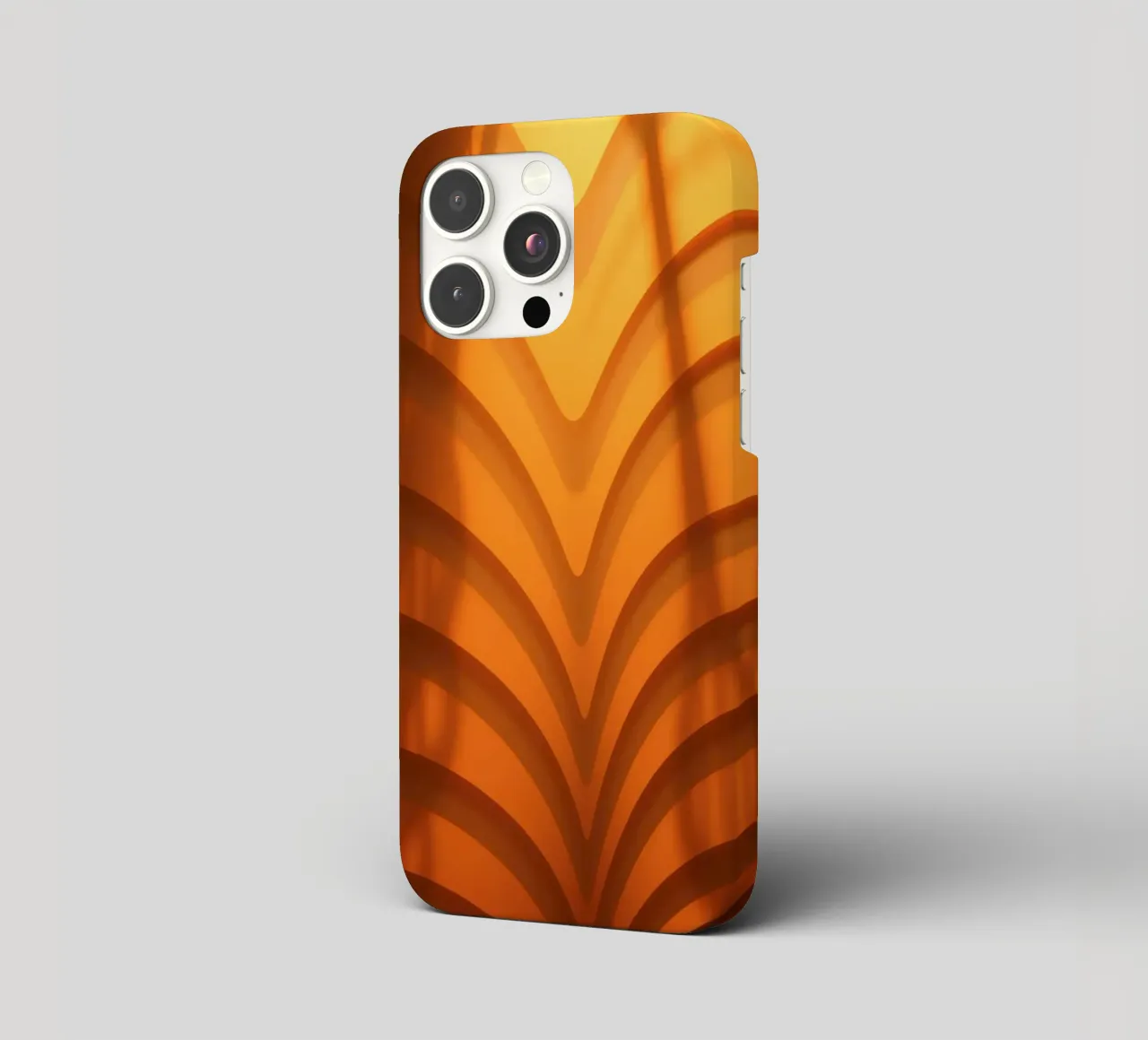 Warme abstrakte Wellen und Schatten schaffen eine fesselnde Tapete iPhone Hülle von DesignDoodle