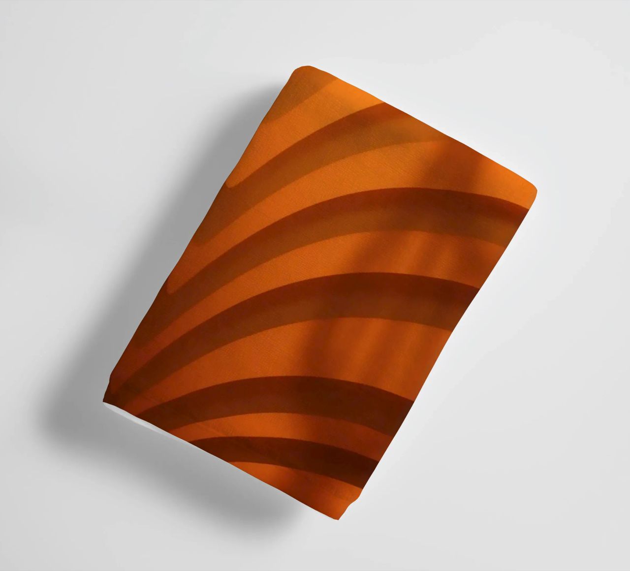 Warme abstracte golven en schaduwen creëren boeiend behang badhanddoek van DesignDoodle