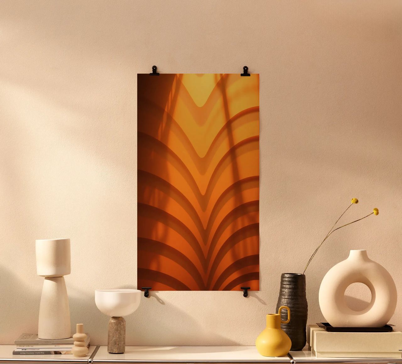 Warme abstracte golven en schaduwen creëren boeiend behang hahnemühle van DesignDoodle