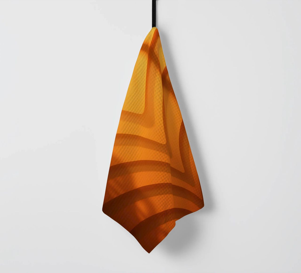 Warme abstracte golven en schaduwen creëren boeiend behang theedoek van DesignDoodle