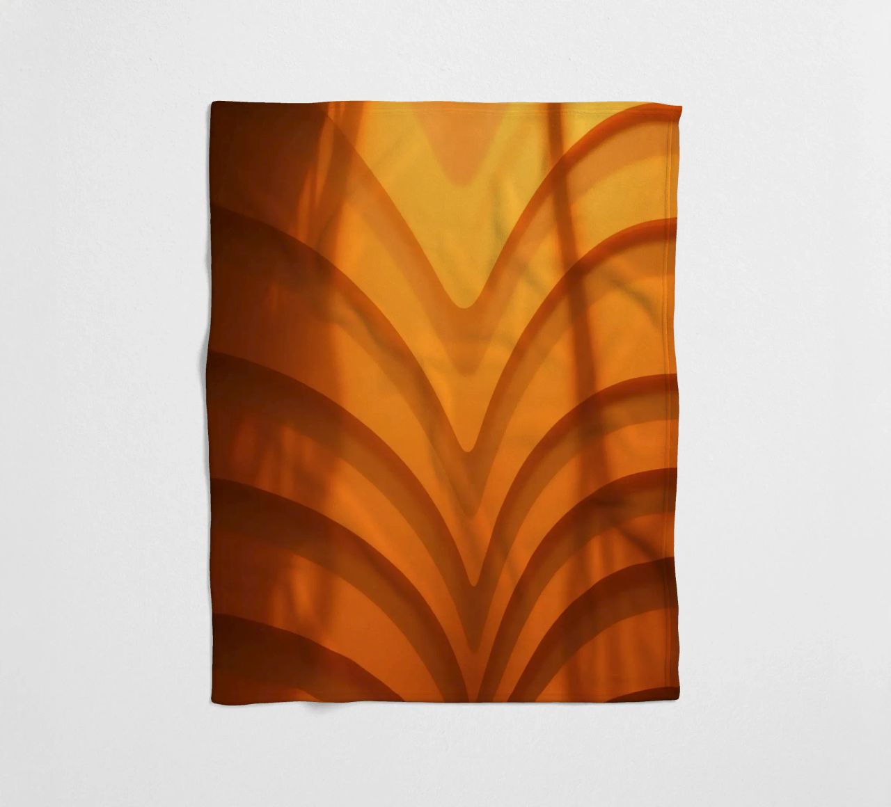 Warme abstracte golven en schaduwen creëren boeiend behang fleecedeken van DesignDoodle