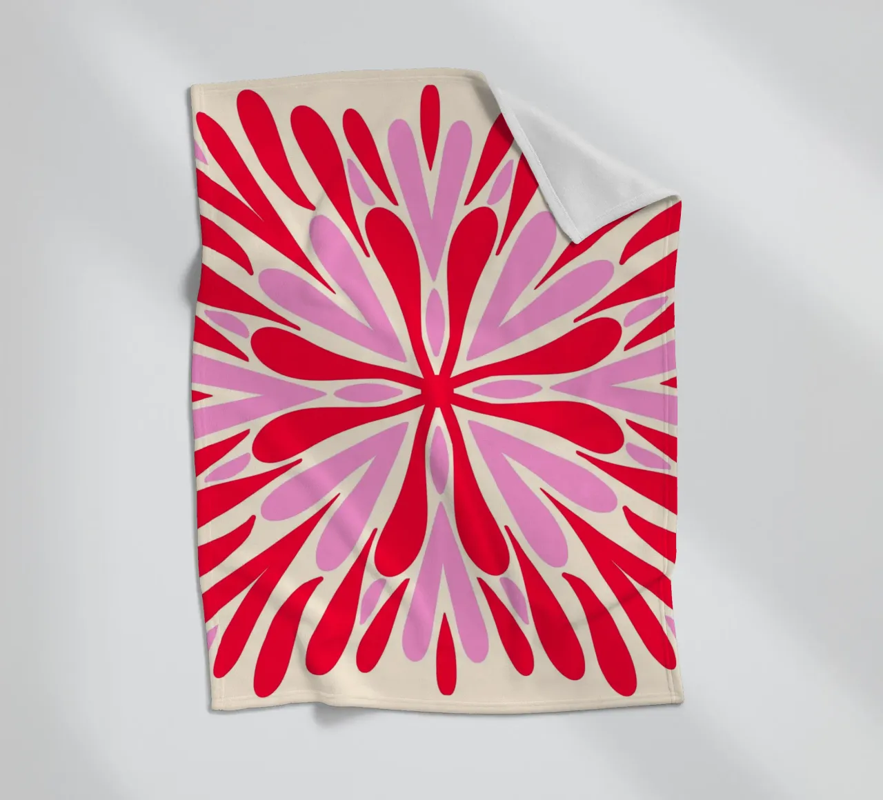 Petali di simmetria moderna - Rosso e rosa coperta in pile da Wackapacka