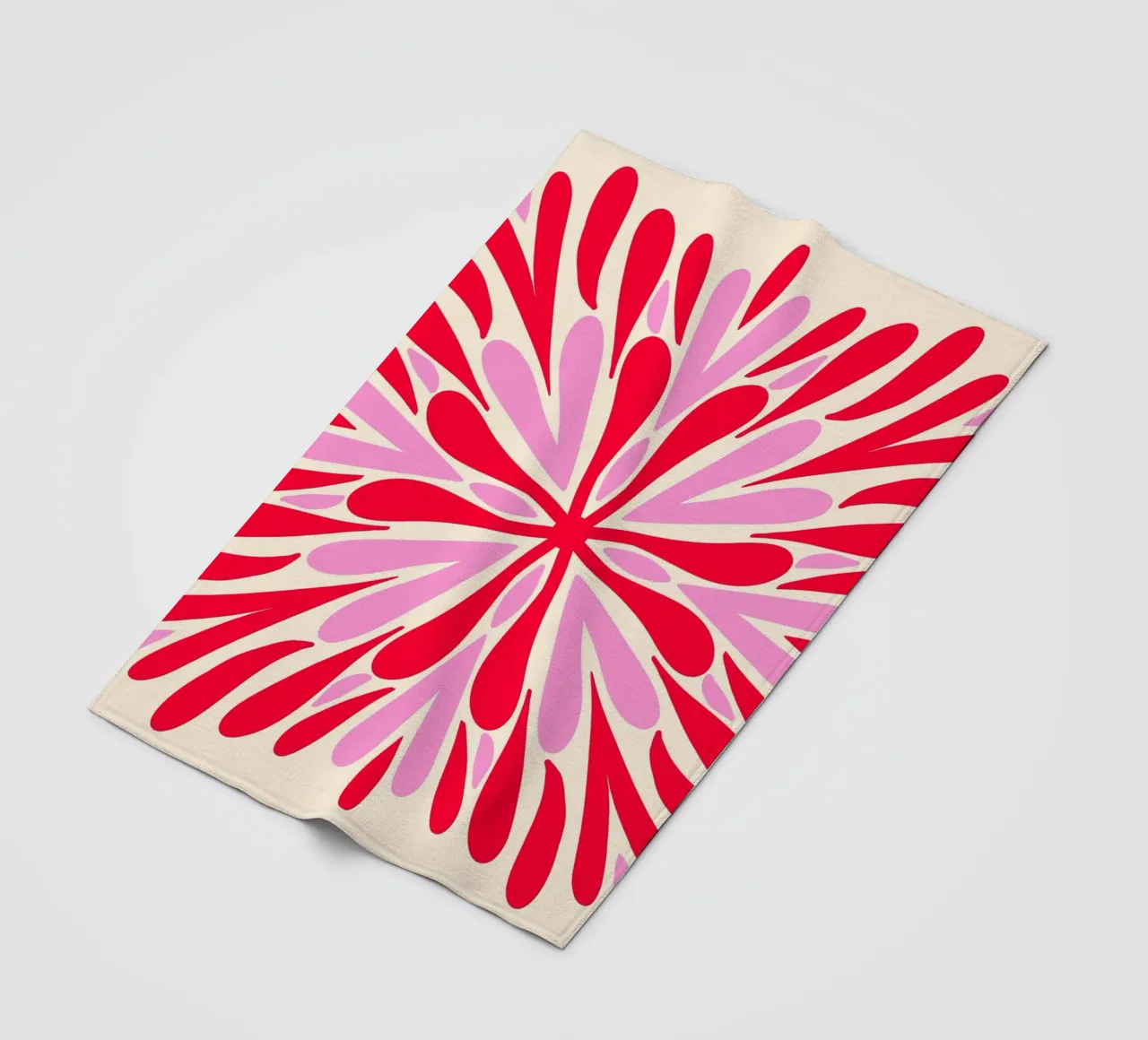 Petali di simmetria moderna - Rosso e rosa coperta in pile da Wackapacka