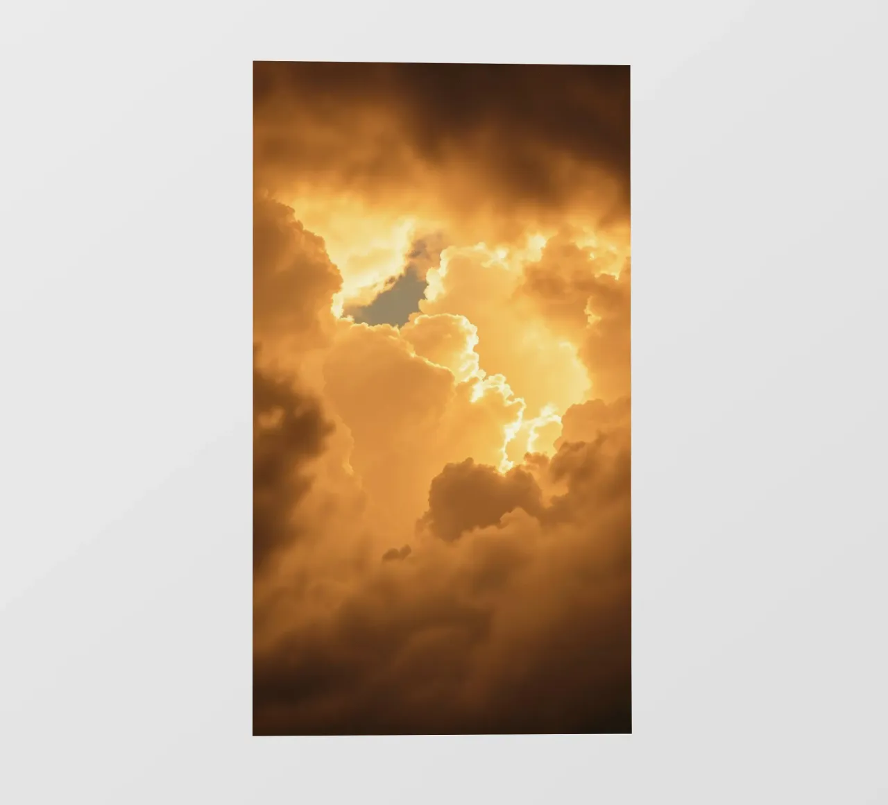 Majestätische goldene Wolken, vom Sonnenlicht beleuchtet PVC Plane von DesignDoodle