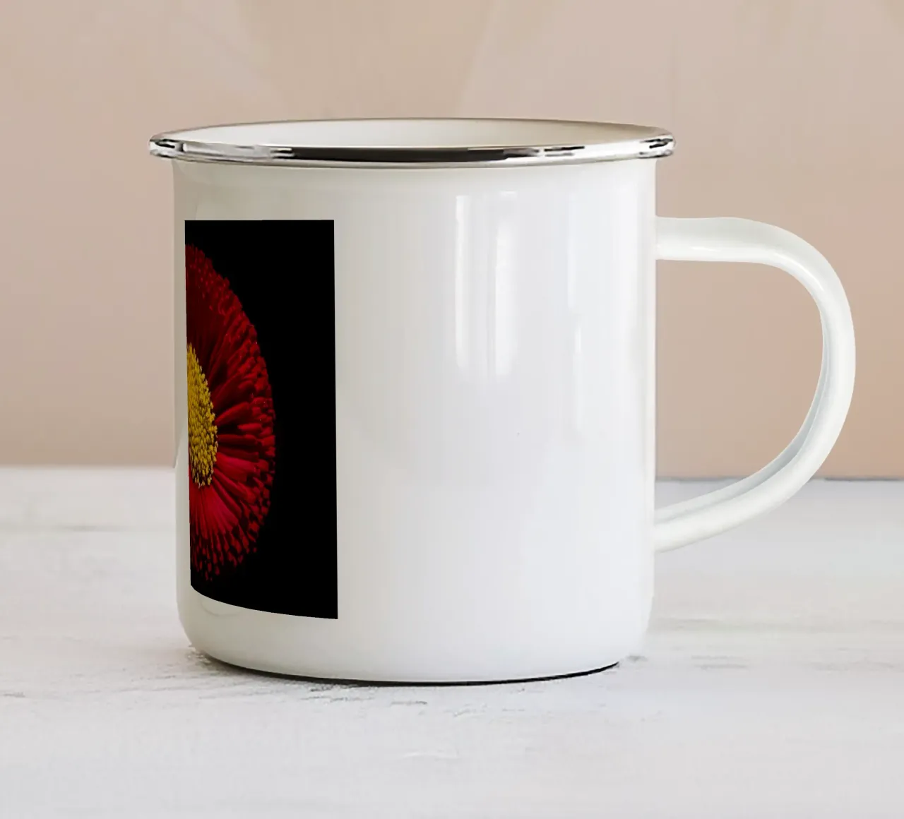 Margherita rossa tazza in smalto da Marcus Beckert | Fotografie