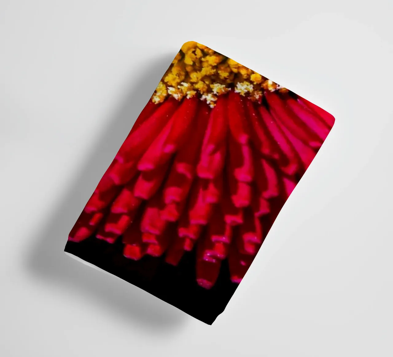 Red daisy in spring towel by Marcus Beckert | Fotografie