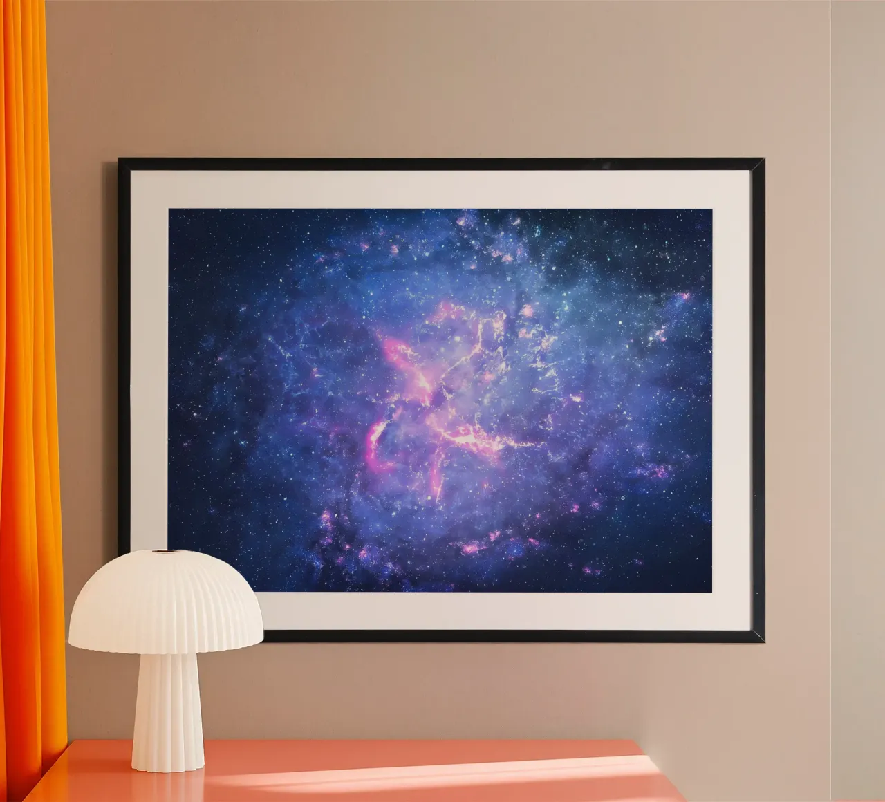 Galaxie et nébuleuse lumineuse poster avec cadre en plastique de Delaplane