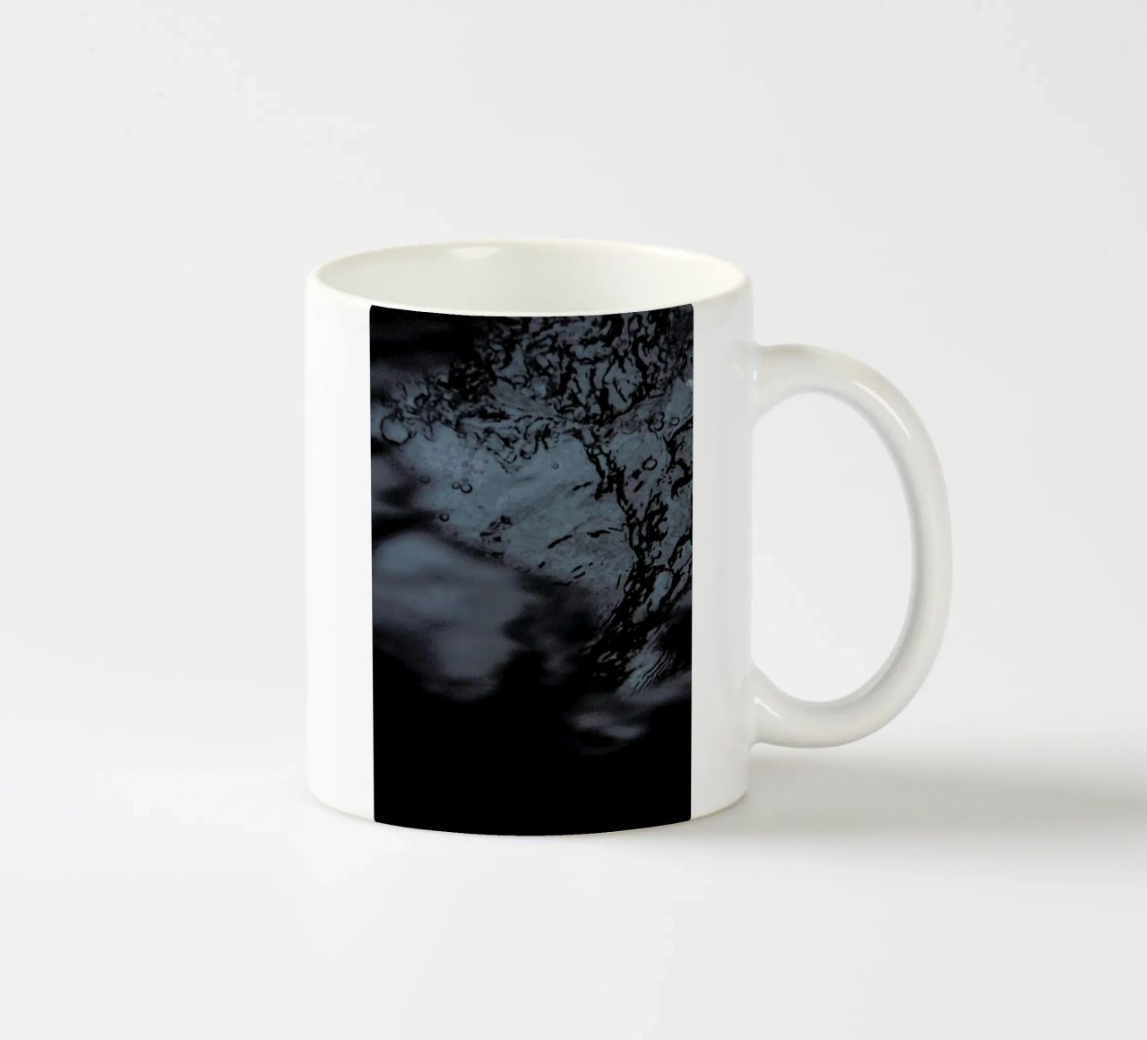 Water Pattern 3 tazza in ceramica da Chris Abatzis