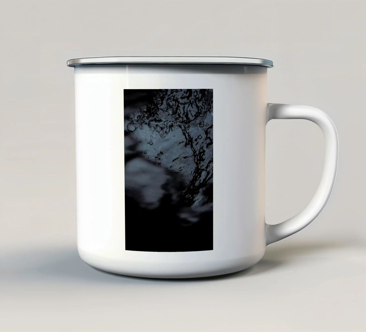 Water Pattern 3 tazza in smalto da Chris Abatzis