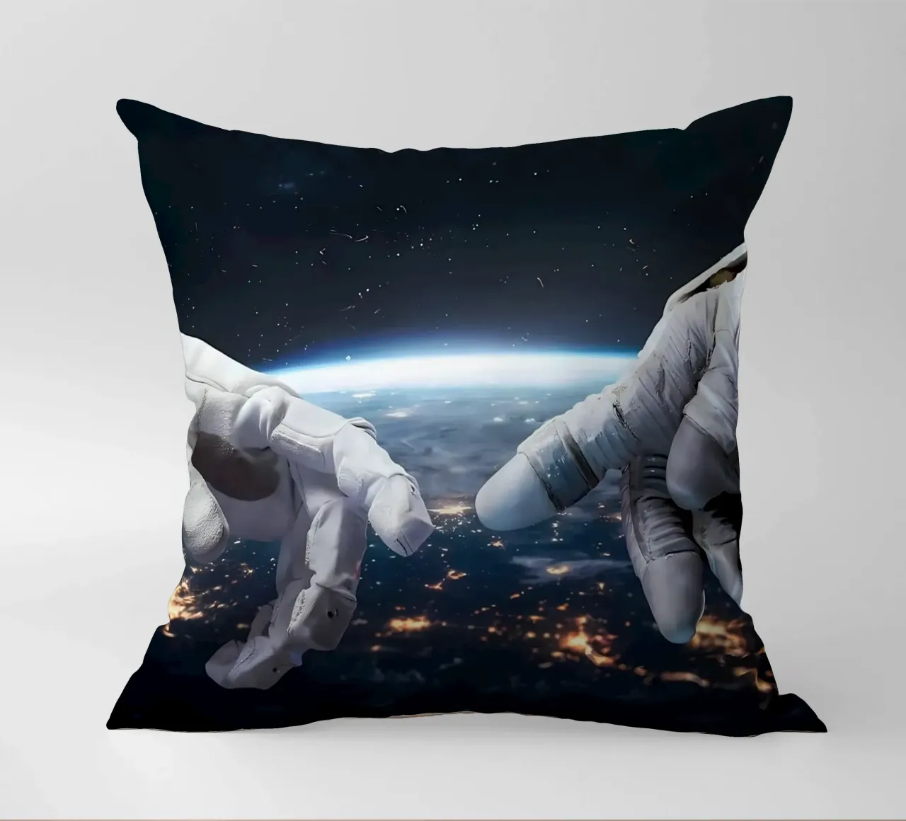 Mani di astronauta e robot cuscino da Delaplane