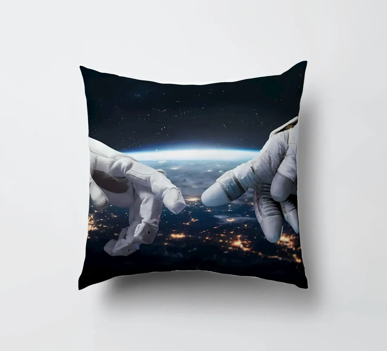 Mani di astronauta e robot cuscino da Delaplane