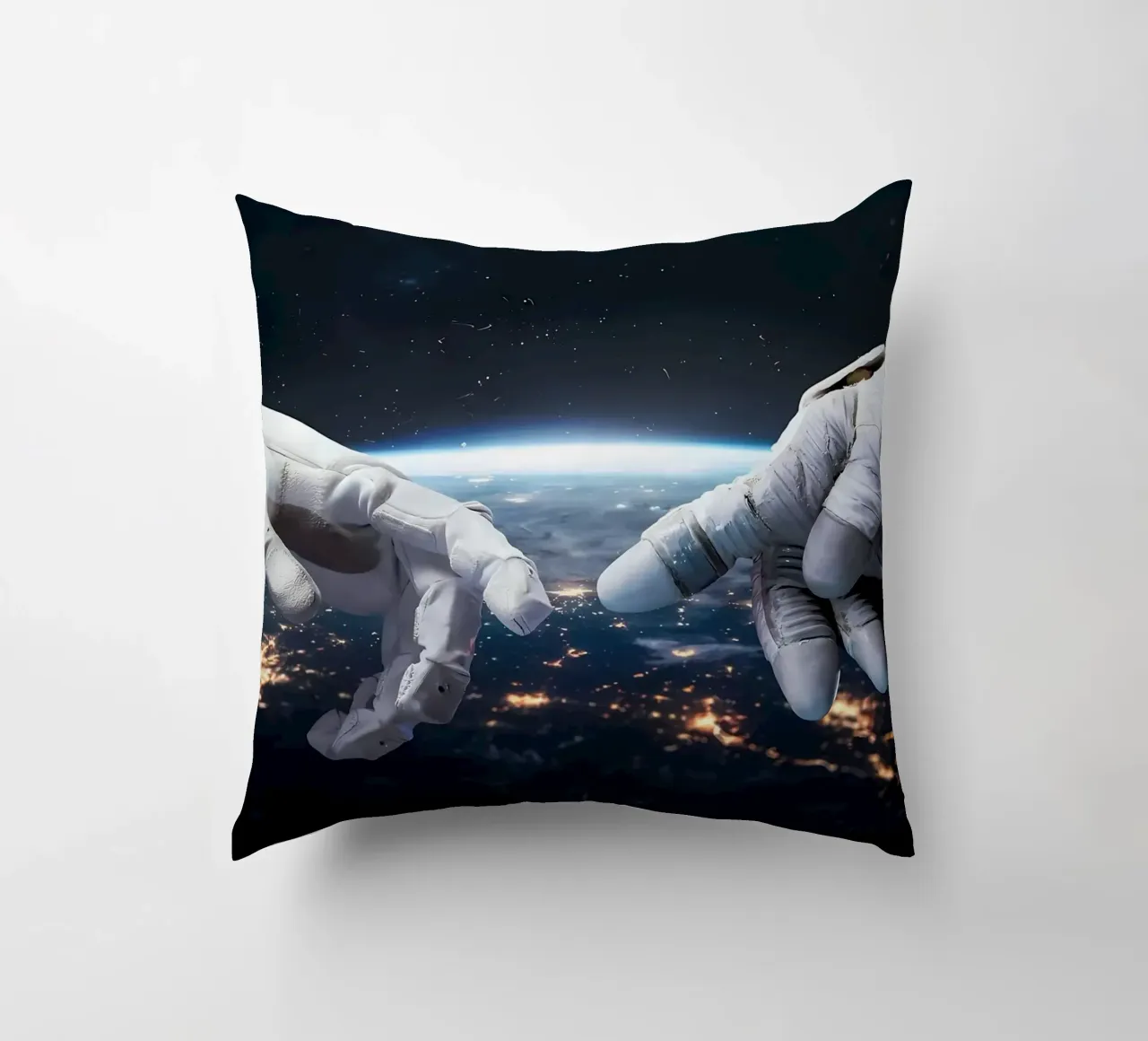 Mani di astronauta e robot cuscino da Delaplane