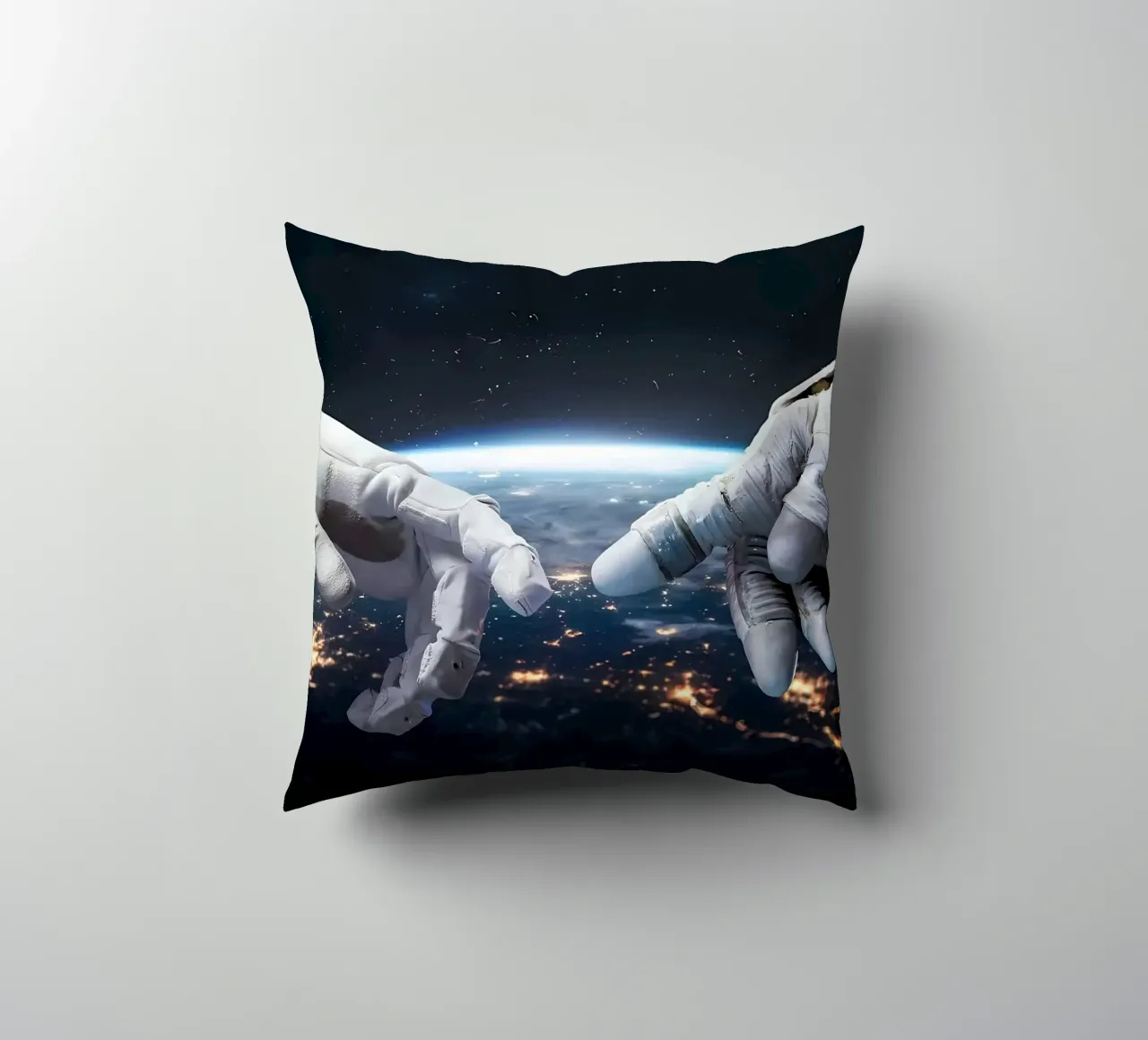 Mani di astronauta e robot cuscino da Delaplane