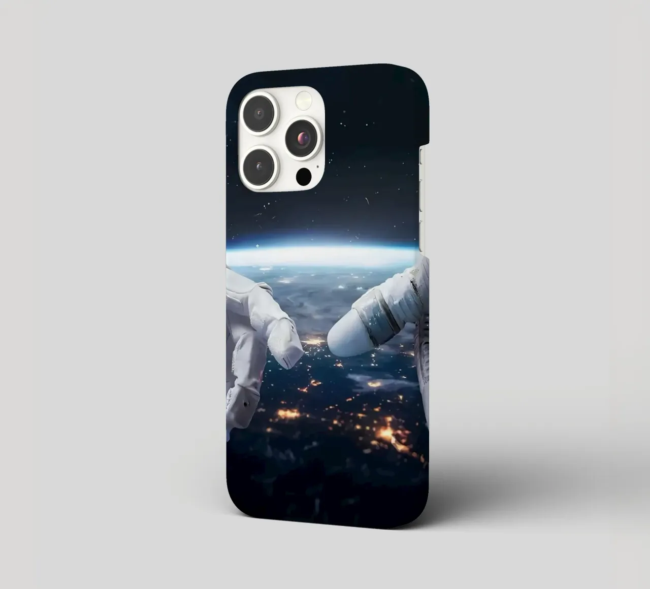 Mani di astronauta e robot cover iphone da Delaplane