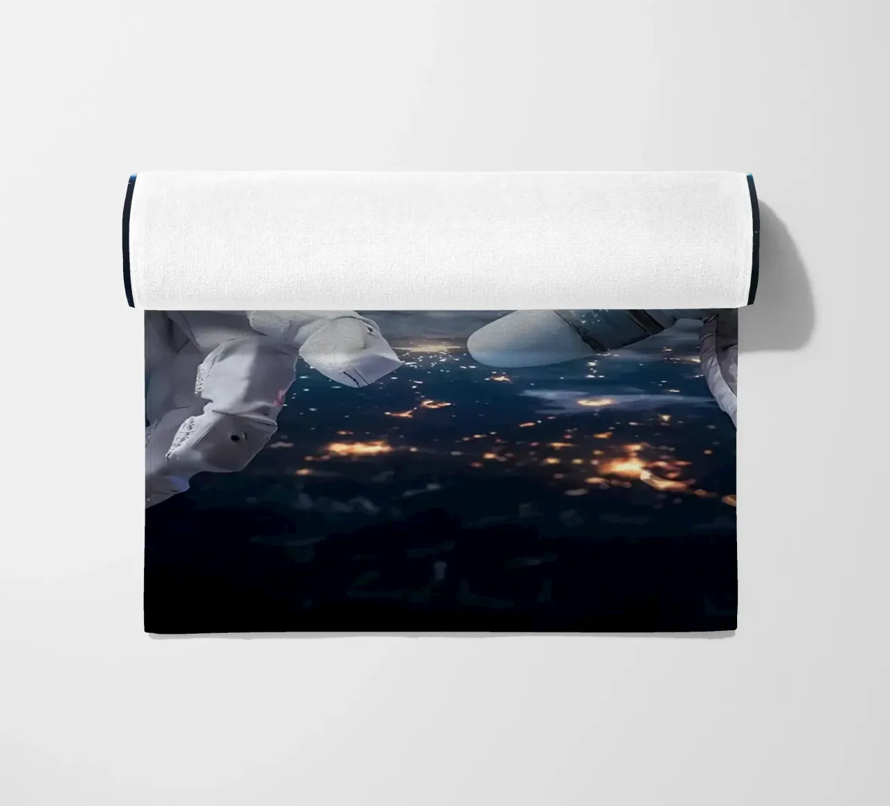 Mani di astronauta e robot telo mare da Delaplane