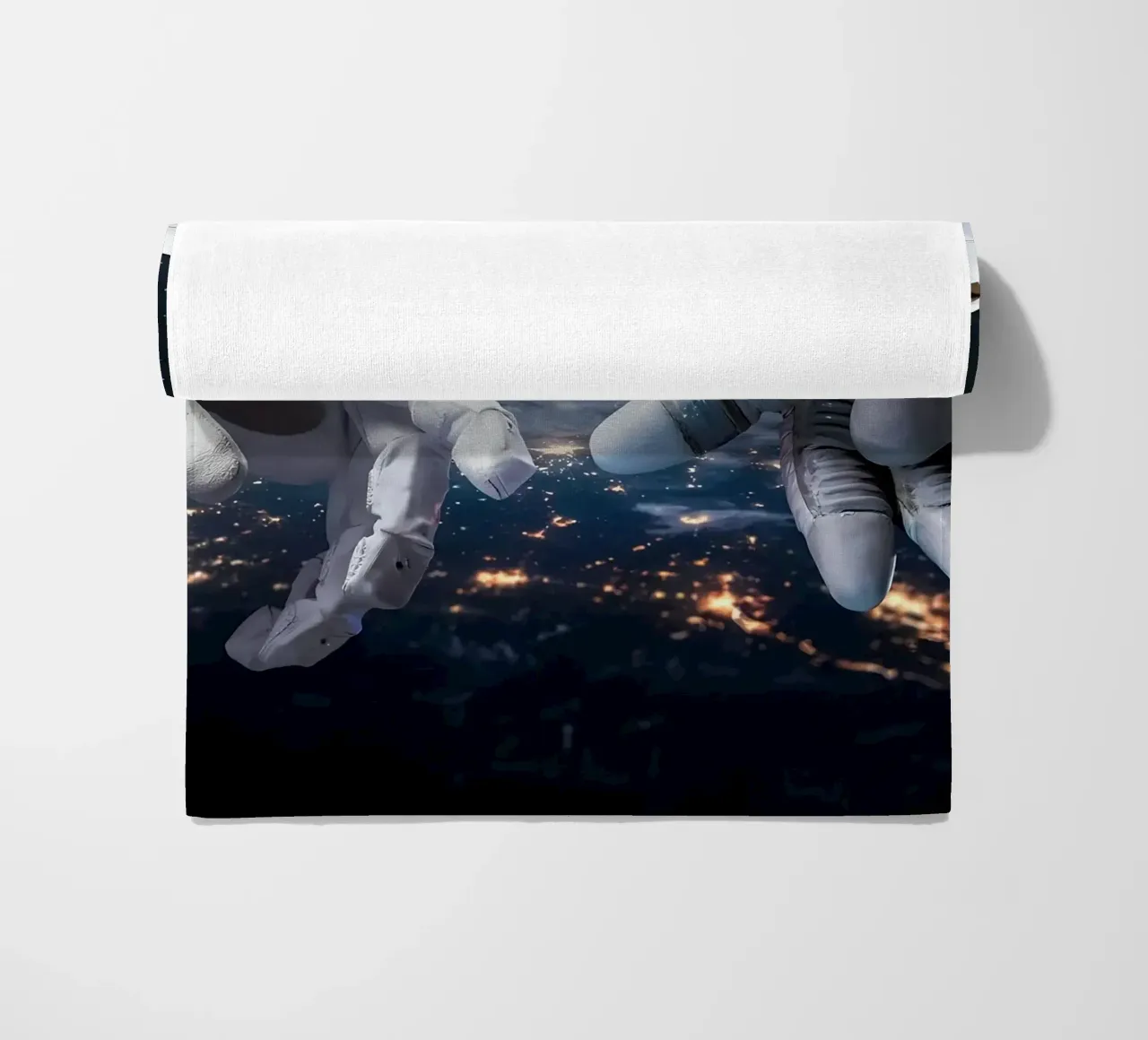 Mani di astronauta e robot telo mare da Delaplane