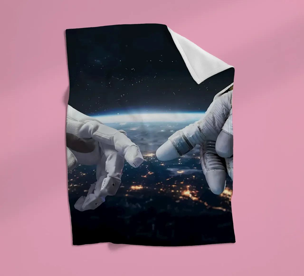 Mani di astronauta e robot coperta in pile da Delaplane