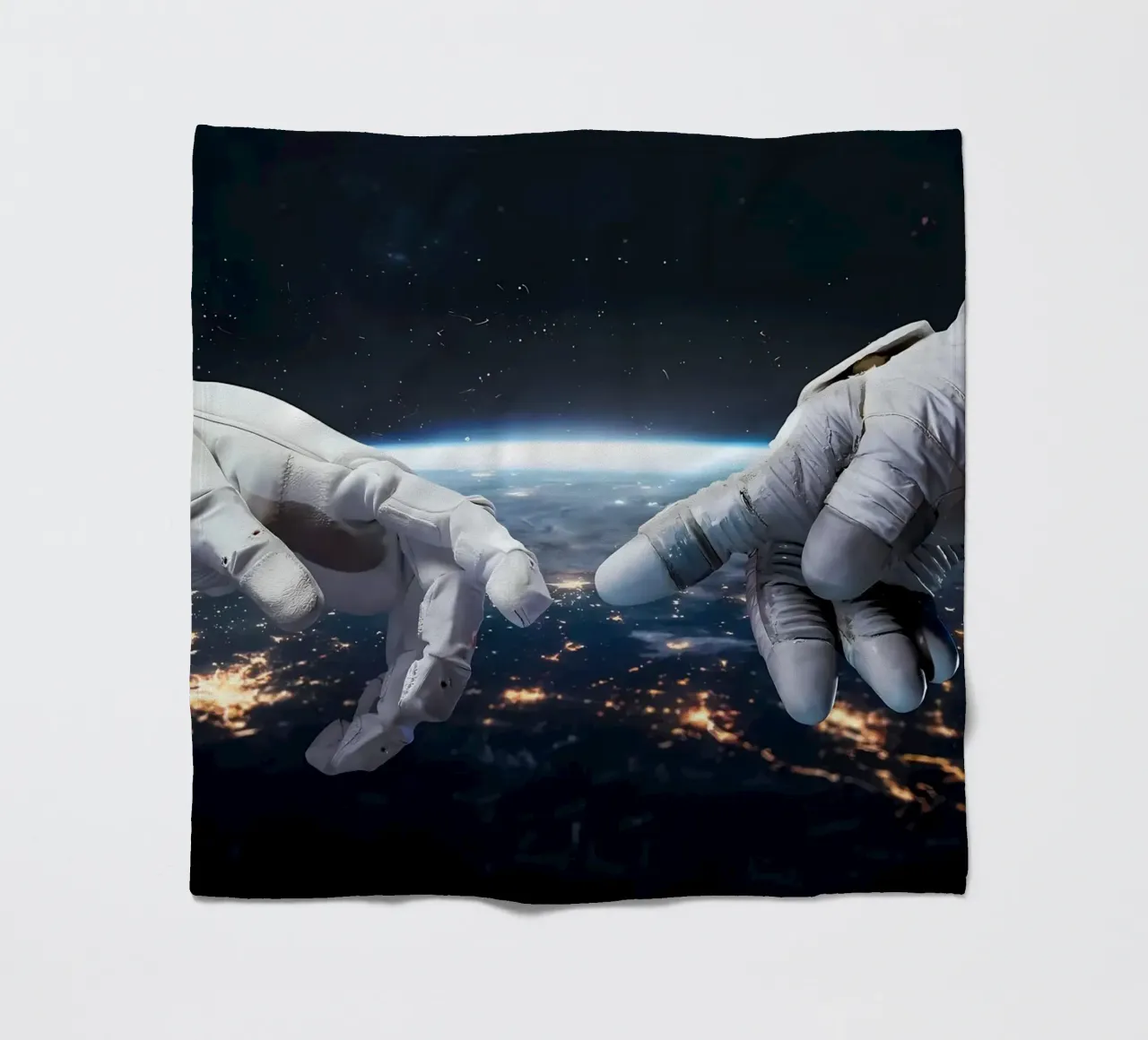 Mani di astronauta e robot coperta in pile da Delaplane