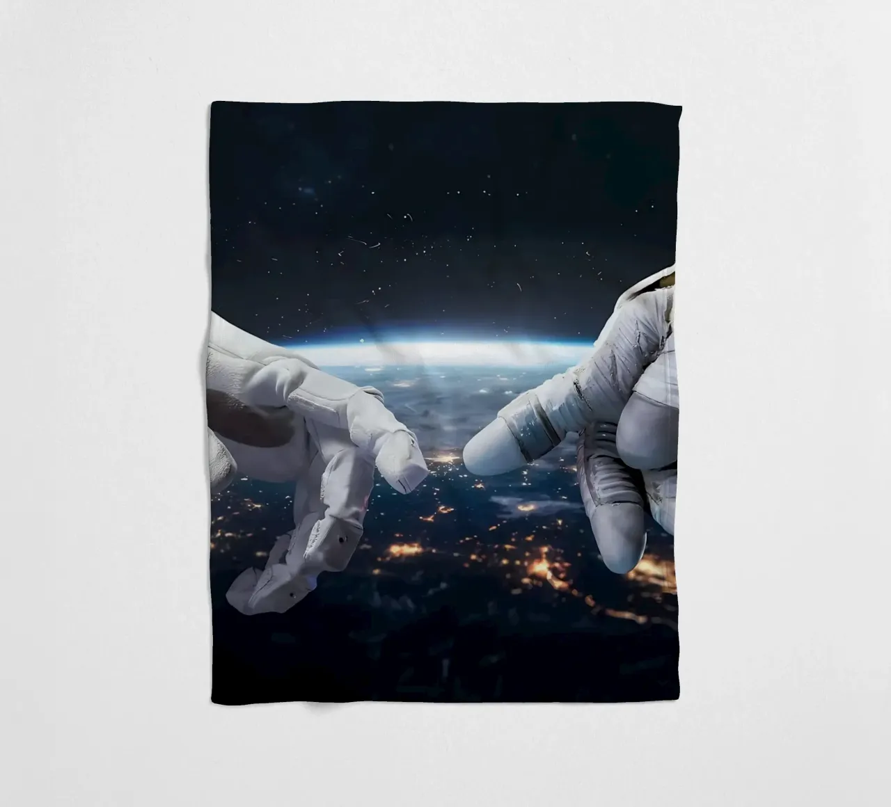 Mani di astronauta e robot coperta in pile da Delaplane