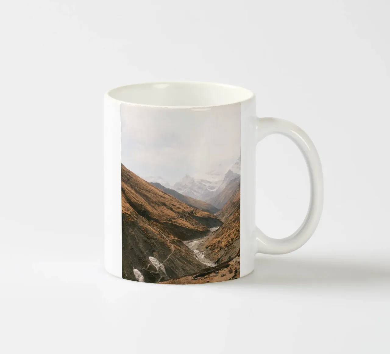 Winding Trails of the Himalayas tazza in ceramica da FujiPrints