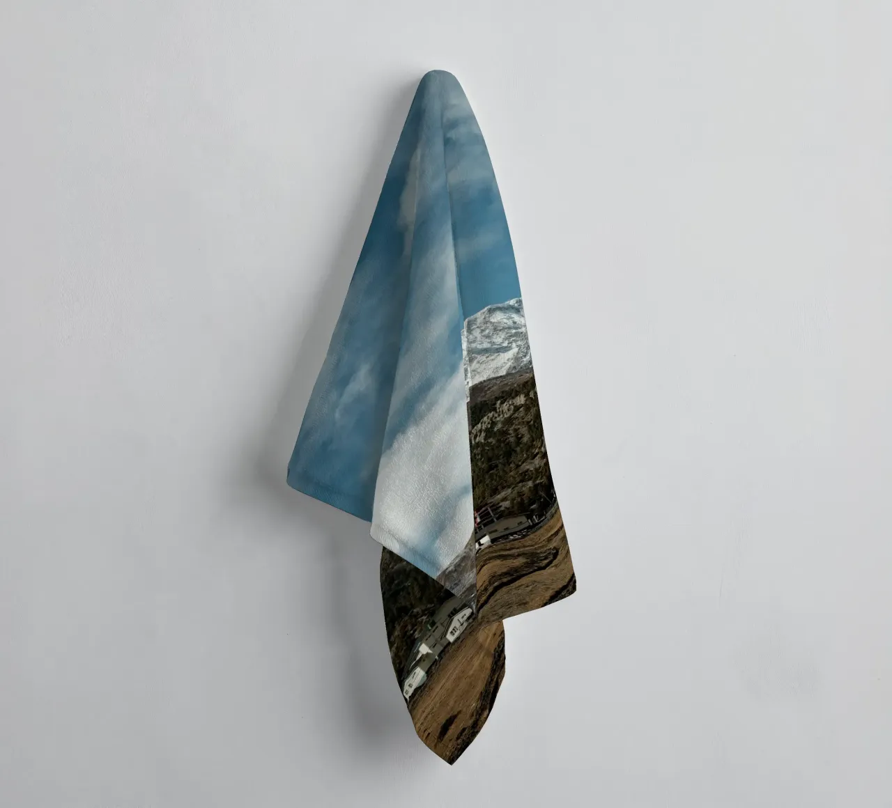 Path to the Peaks asciugamano da bagno da FujiPrints