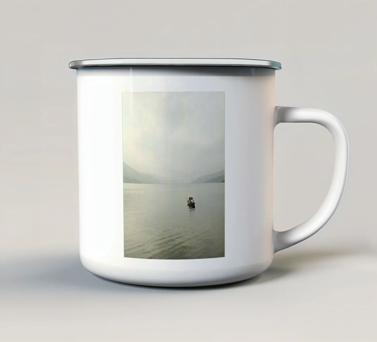 Solitude on Phewa Lake tazza in smalto da FujiPrints
