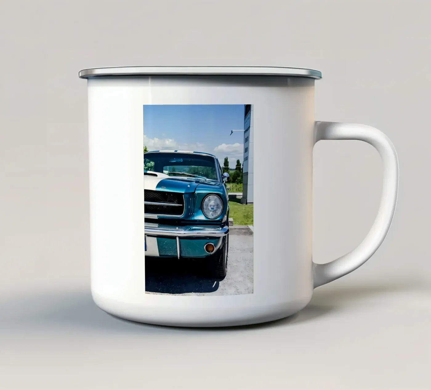 Vintage Classic Car Emaille Tasse von Delaplane