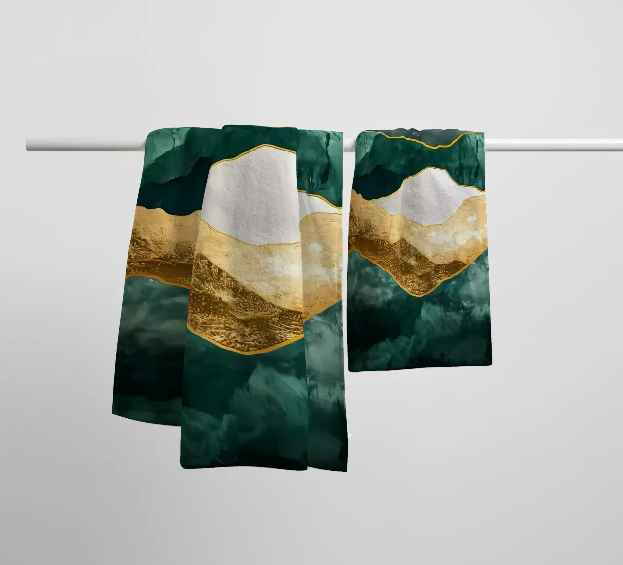 Abstract berglandschap badhanddoek van Ginnery