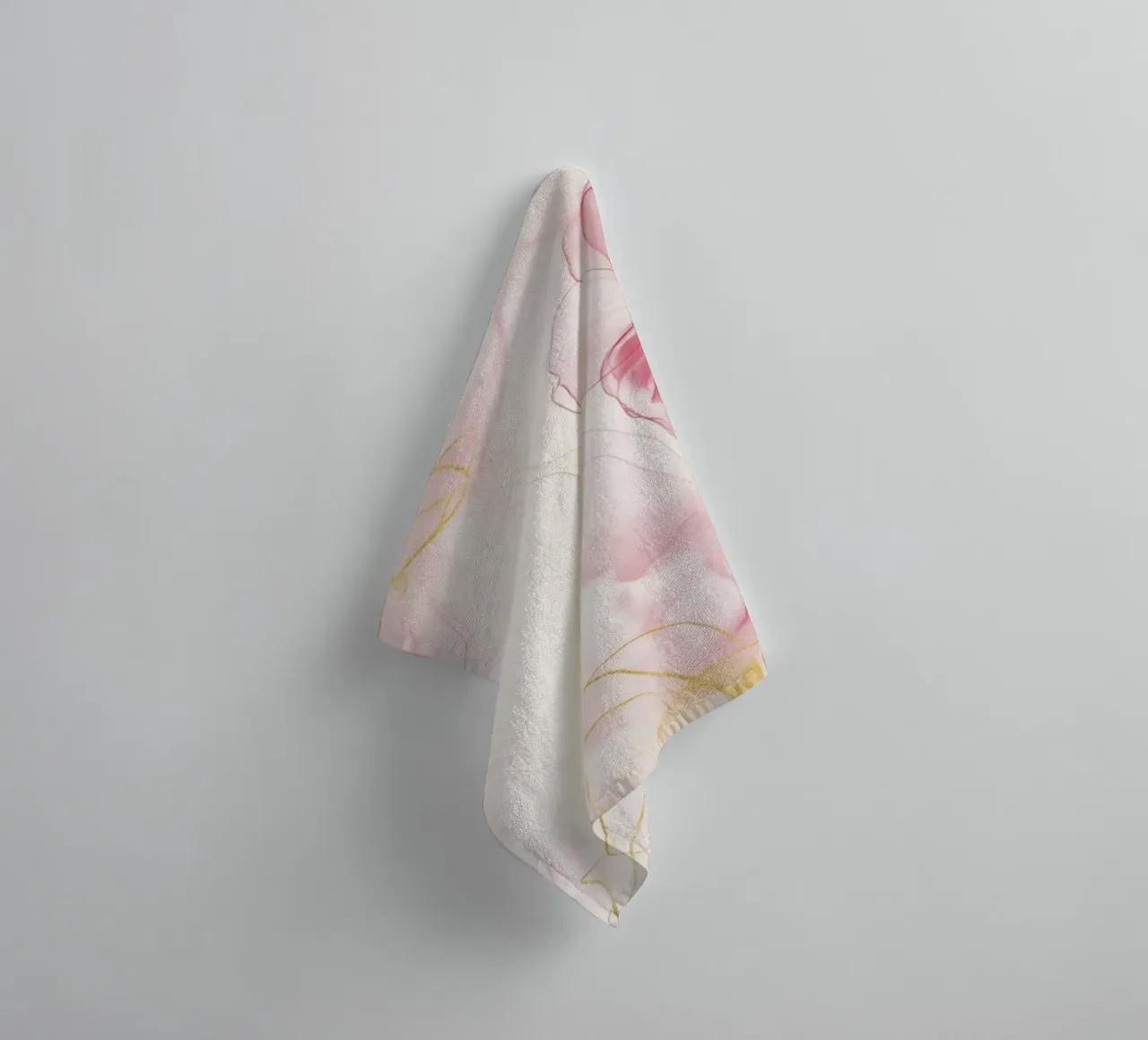 Nuvole eteree di fiori rosa asciugamano da bagno da Modern Muse