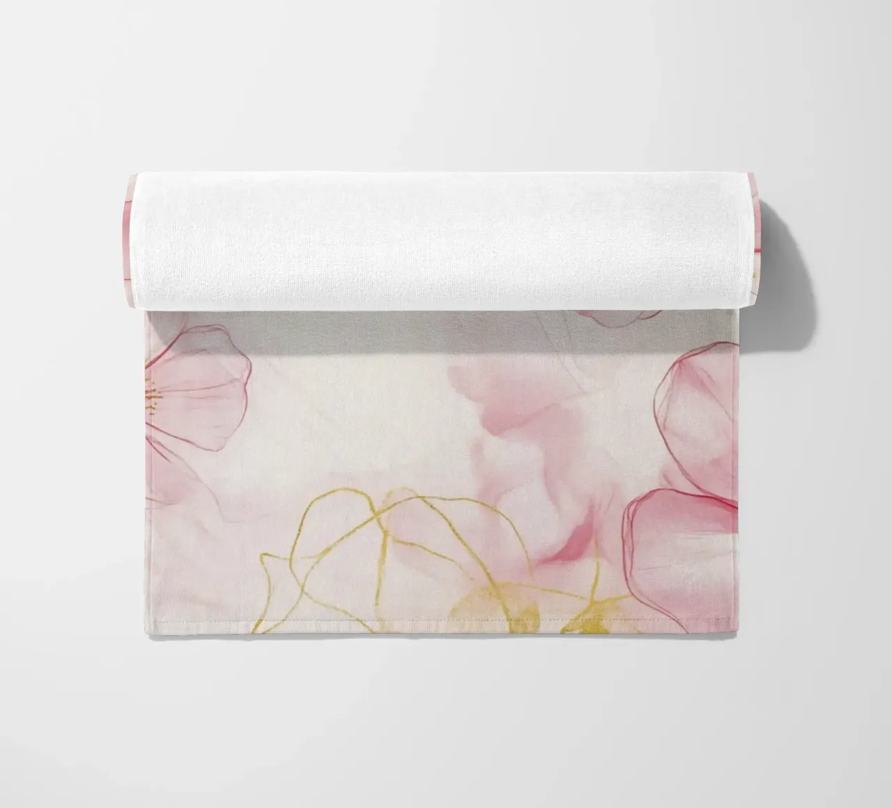 Nuvole eteree di fiori rosa telo mare da Modern Muse