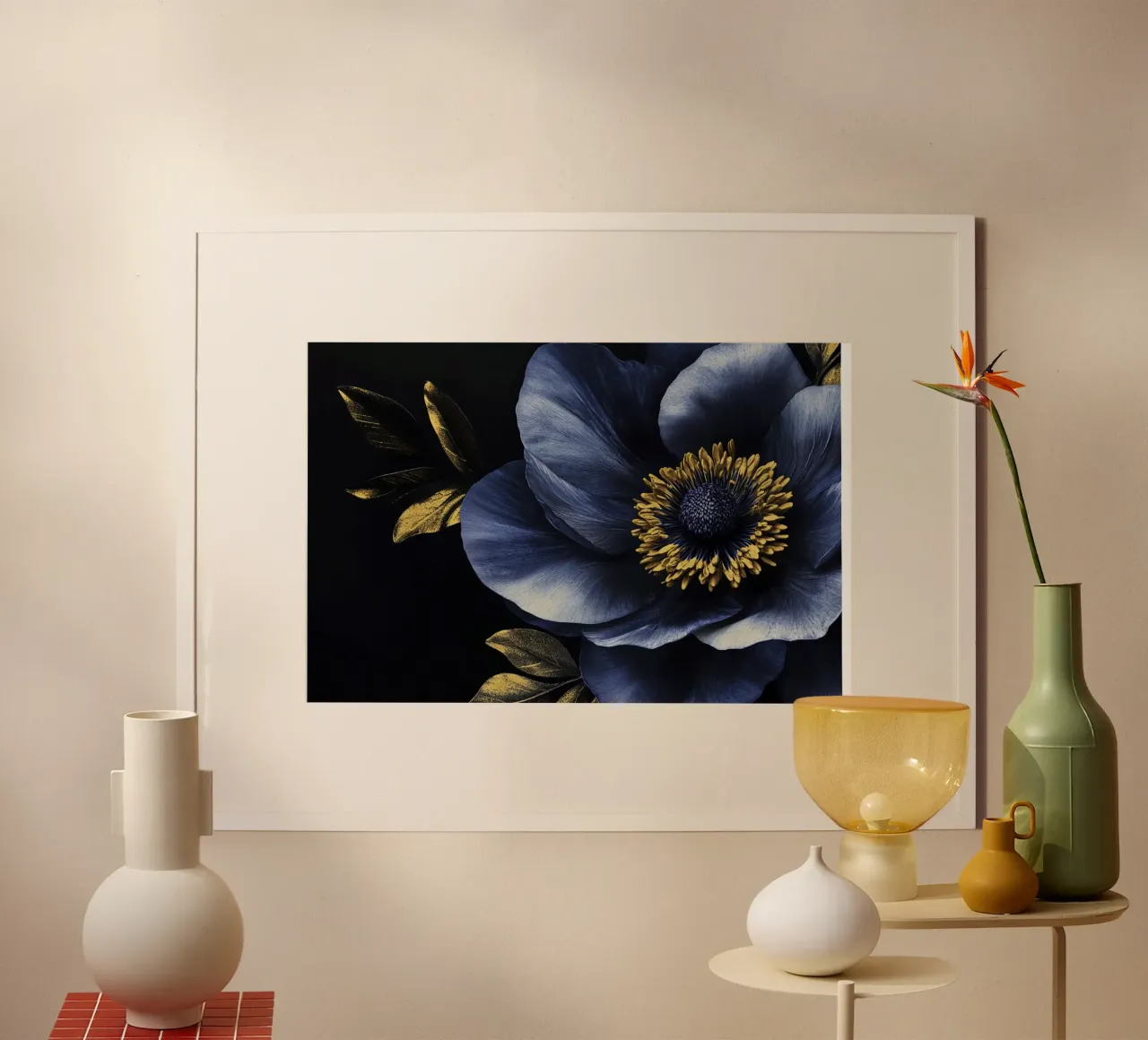 Eleganza floreale di mezzanotte poster con telaio in legno da Modern Muse