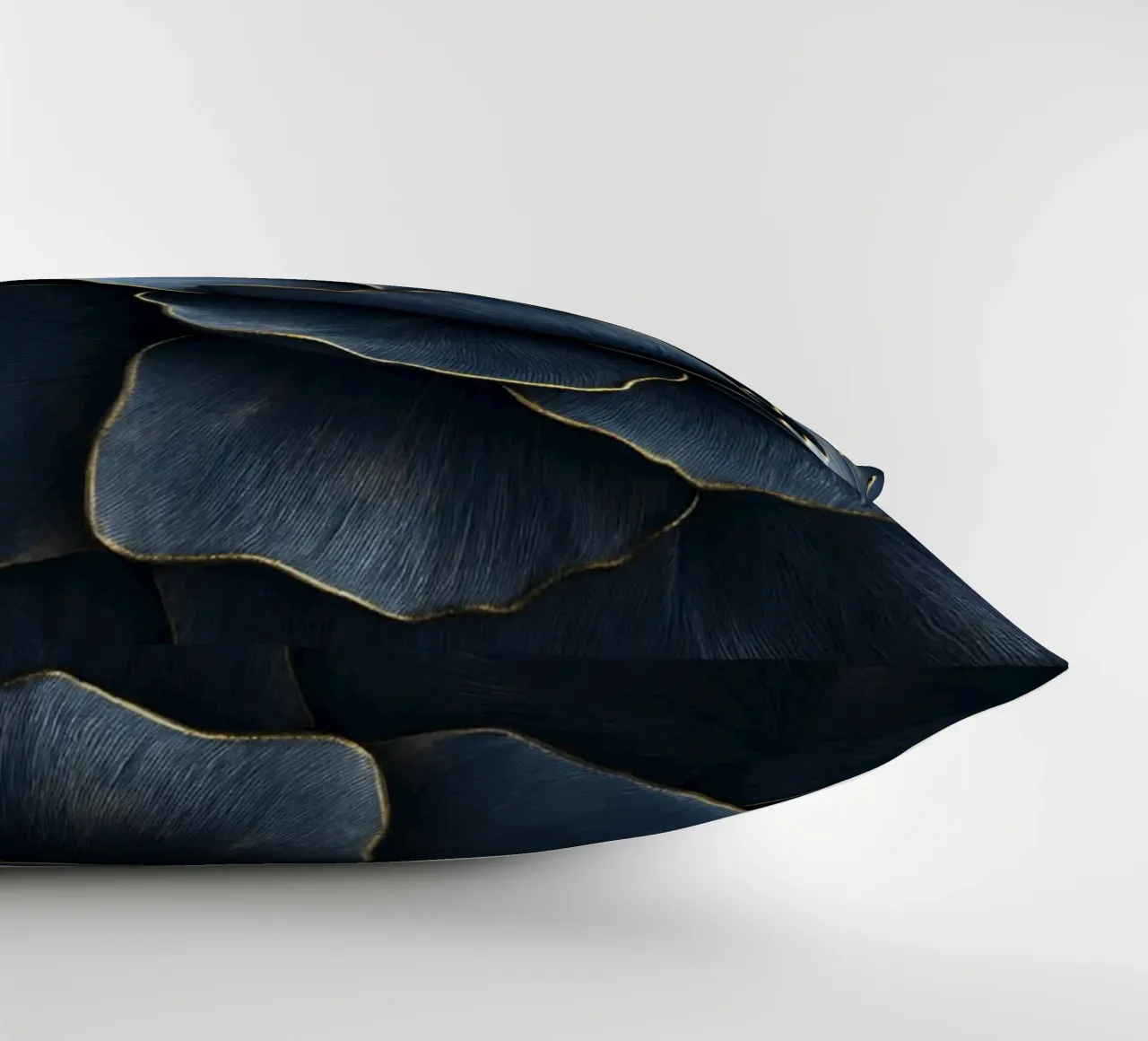Petali di mezzanotte cuscino da Modern Muse