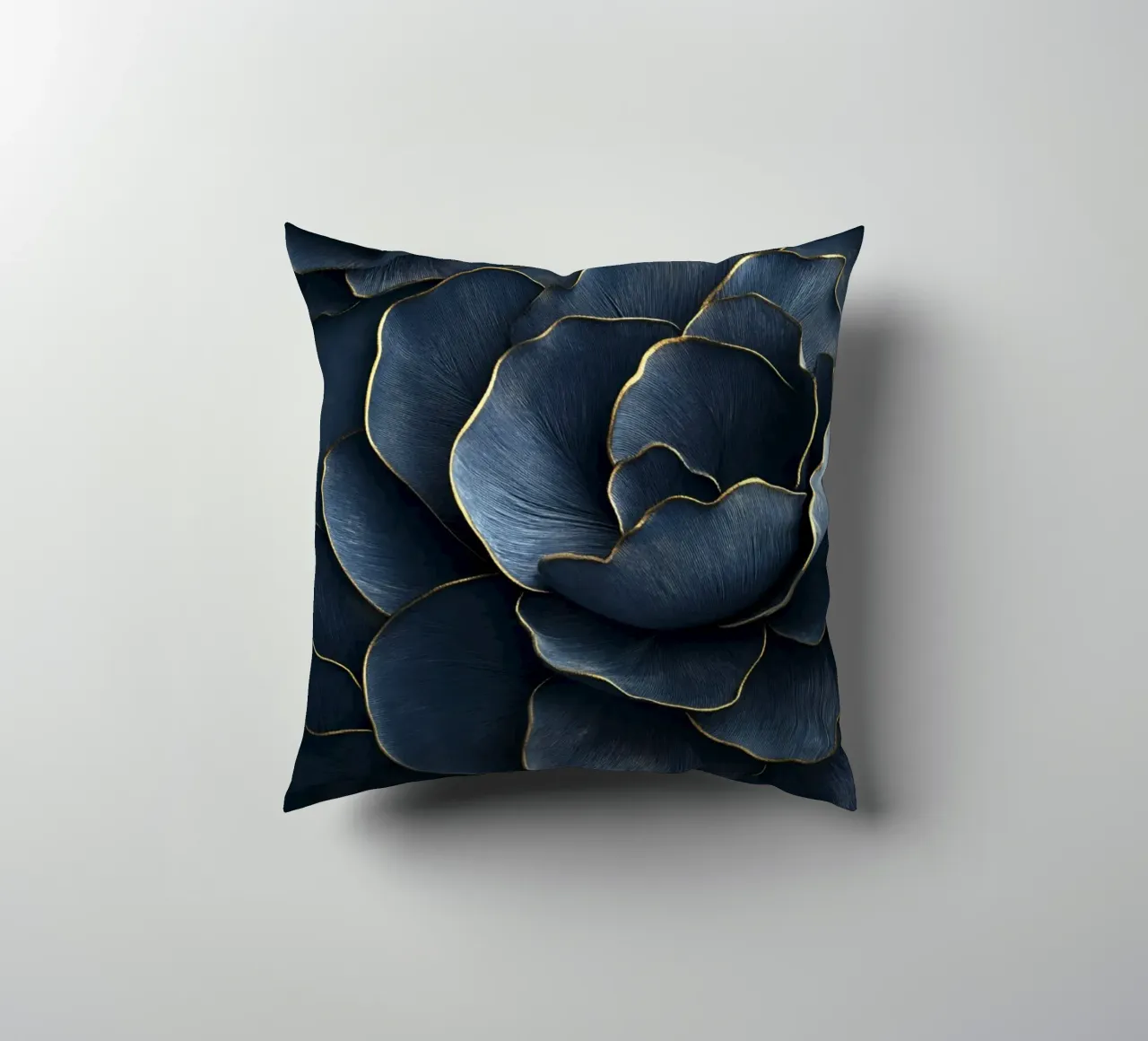Petali di mezzanotte cuscino da Modern Muse