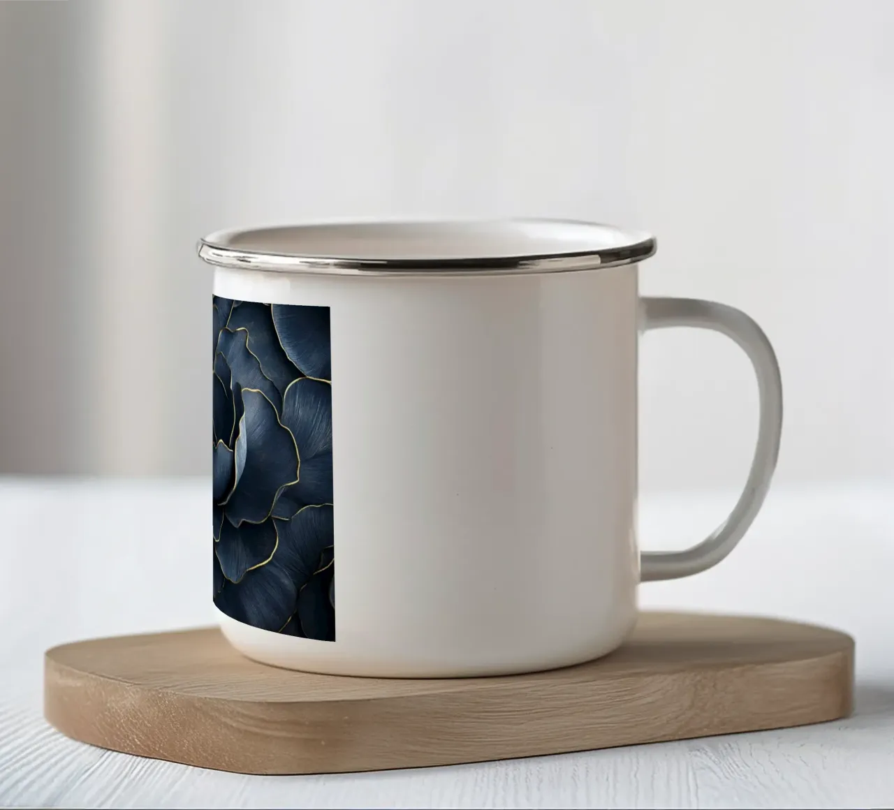 Petali di mezzanotte tazza in smalto da Modern Muse