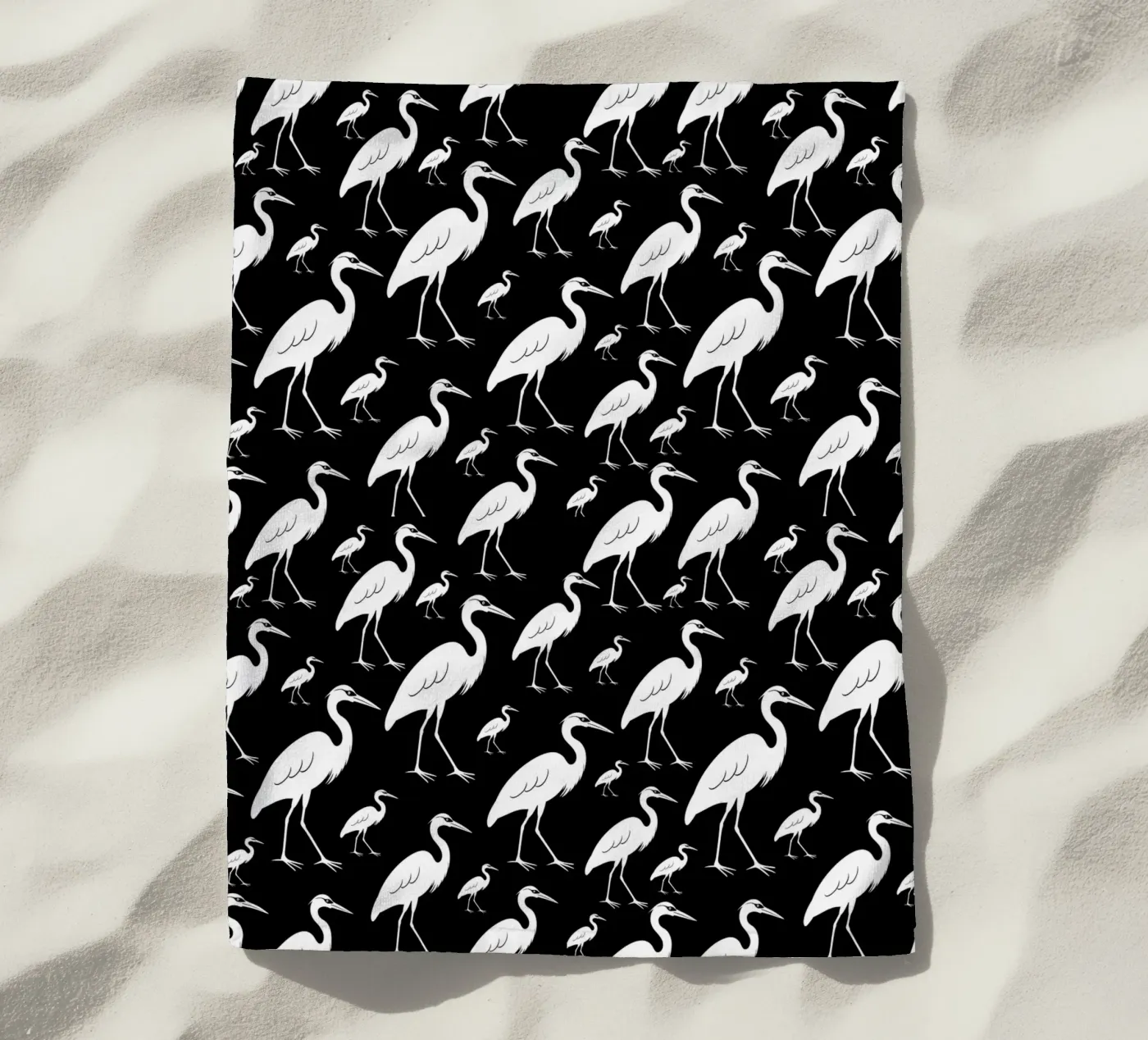 Egrets pattern strandhanddoek van baobabprintstore