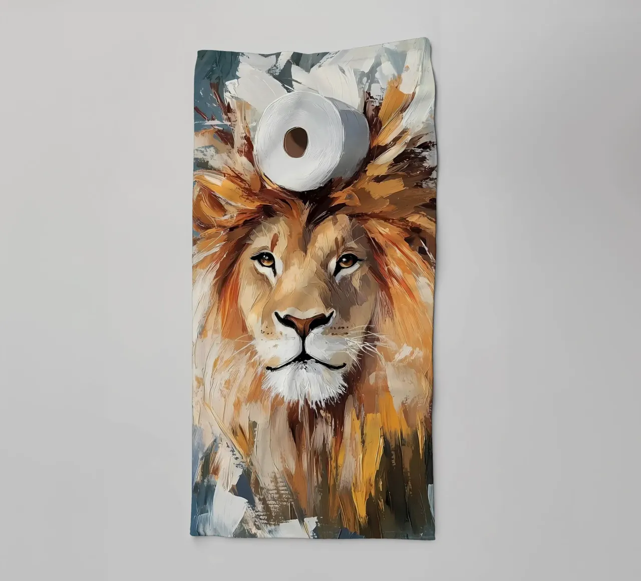 Leeuw met wc-papierkroon badhanddoek van Ginnery