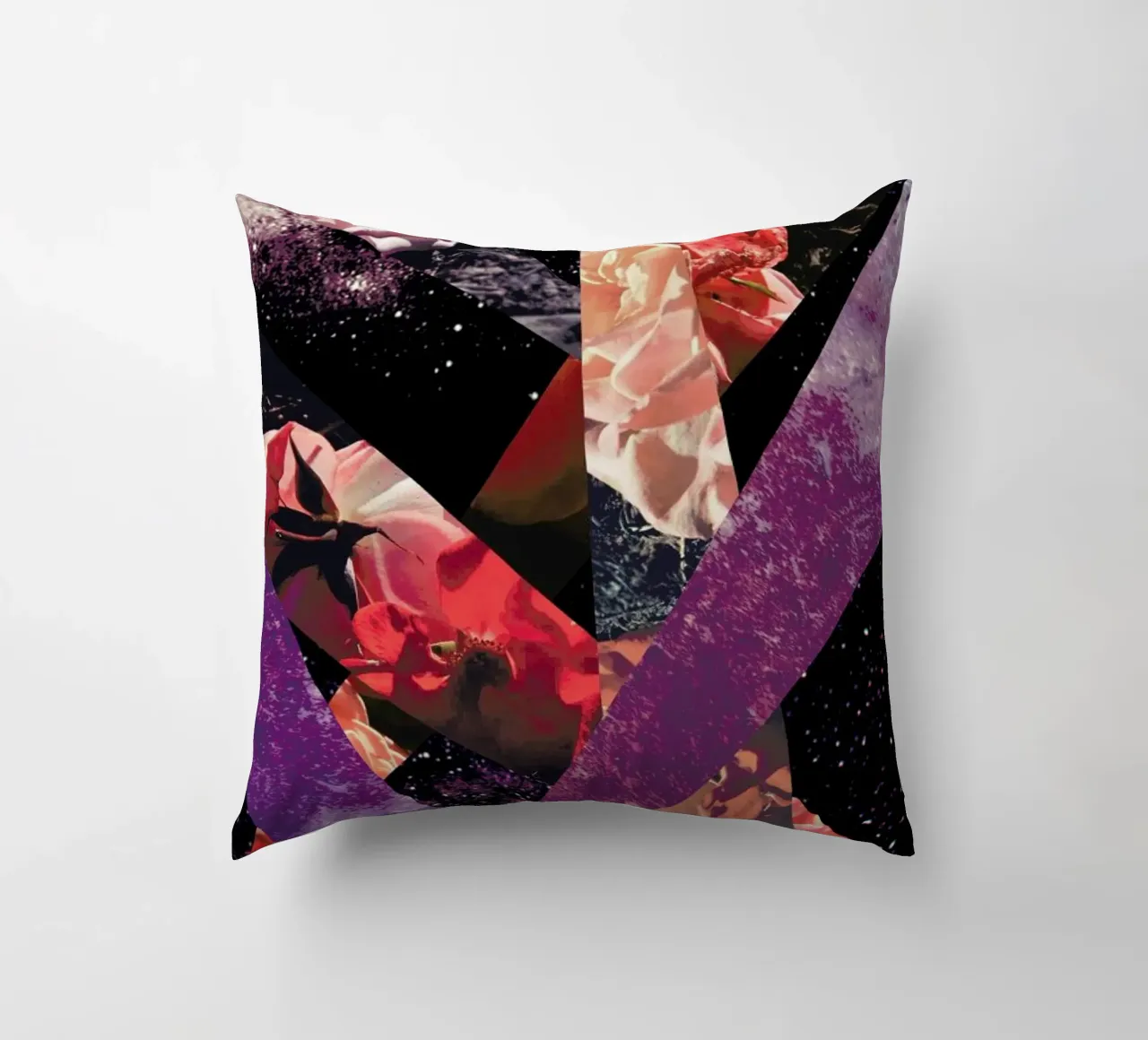 Roses in the galaxy cuscino da Vasare Nar