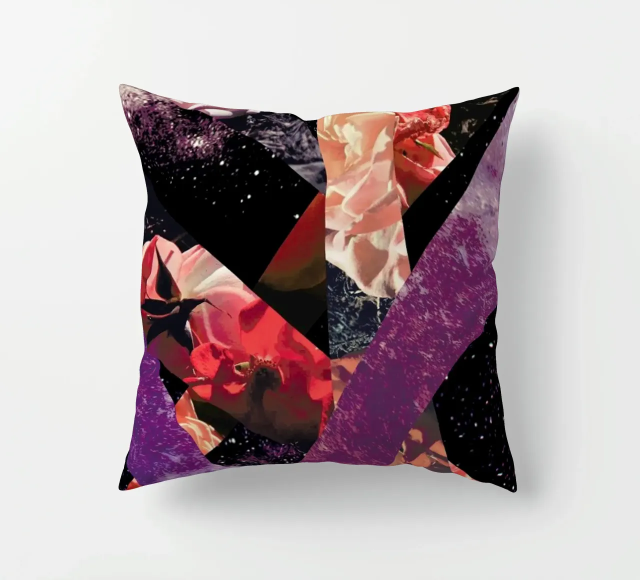 Roses in the galaxy cuscino da Vasare Nar