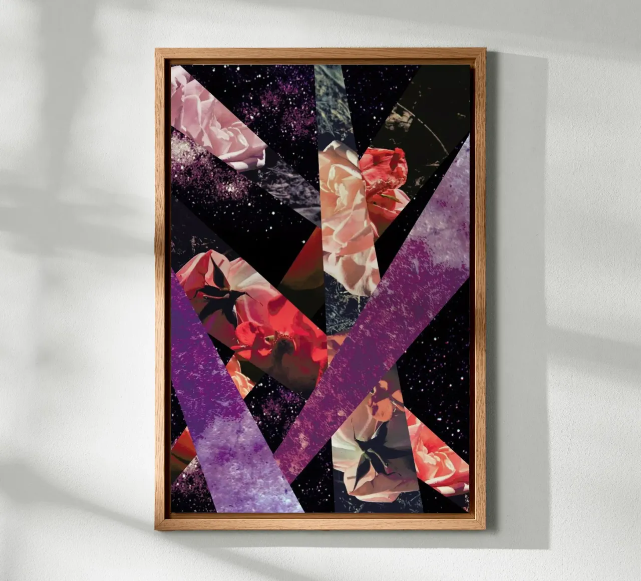 Roses in the galaxy lienzo con Marco flotante de Vasare Nar